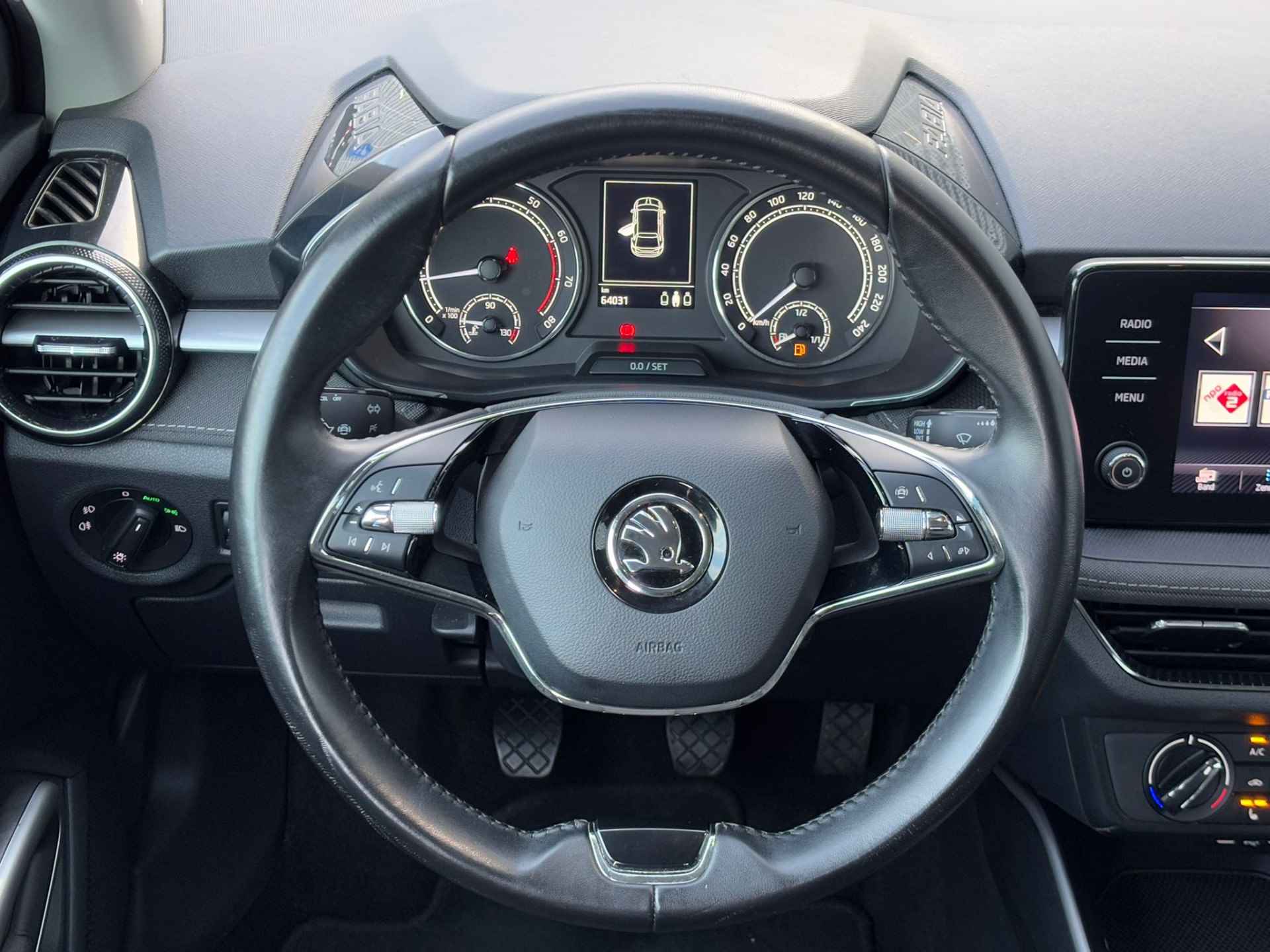 Škoda Fabia 1.0 TSI Business Edition / Parkeersensoren Achter / Stoelverwarming / LED / App-Connect / 15" LMV P4 - 15/31