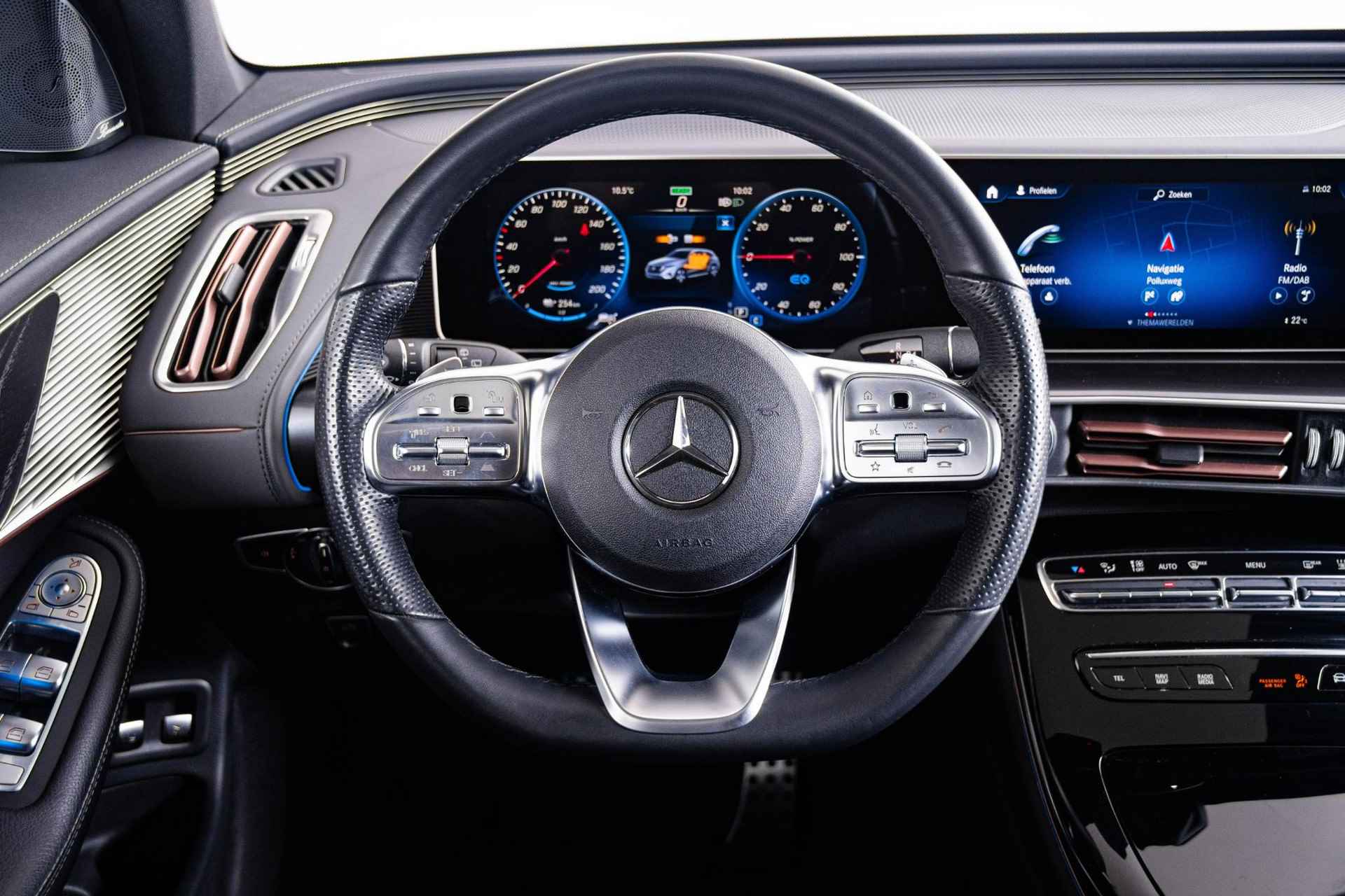 Mercedes-Benz EQC 400 4MATIC Premium Plus 80 kWh AMG Line Interieur/Exterieur - Trekhaak - Schuifdak - Memorystoelen -  Burmester - 21 inch - Head Up - Rijassistentiepakket - Verkeersbordenassistent - 30/73