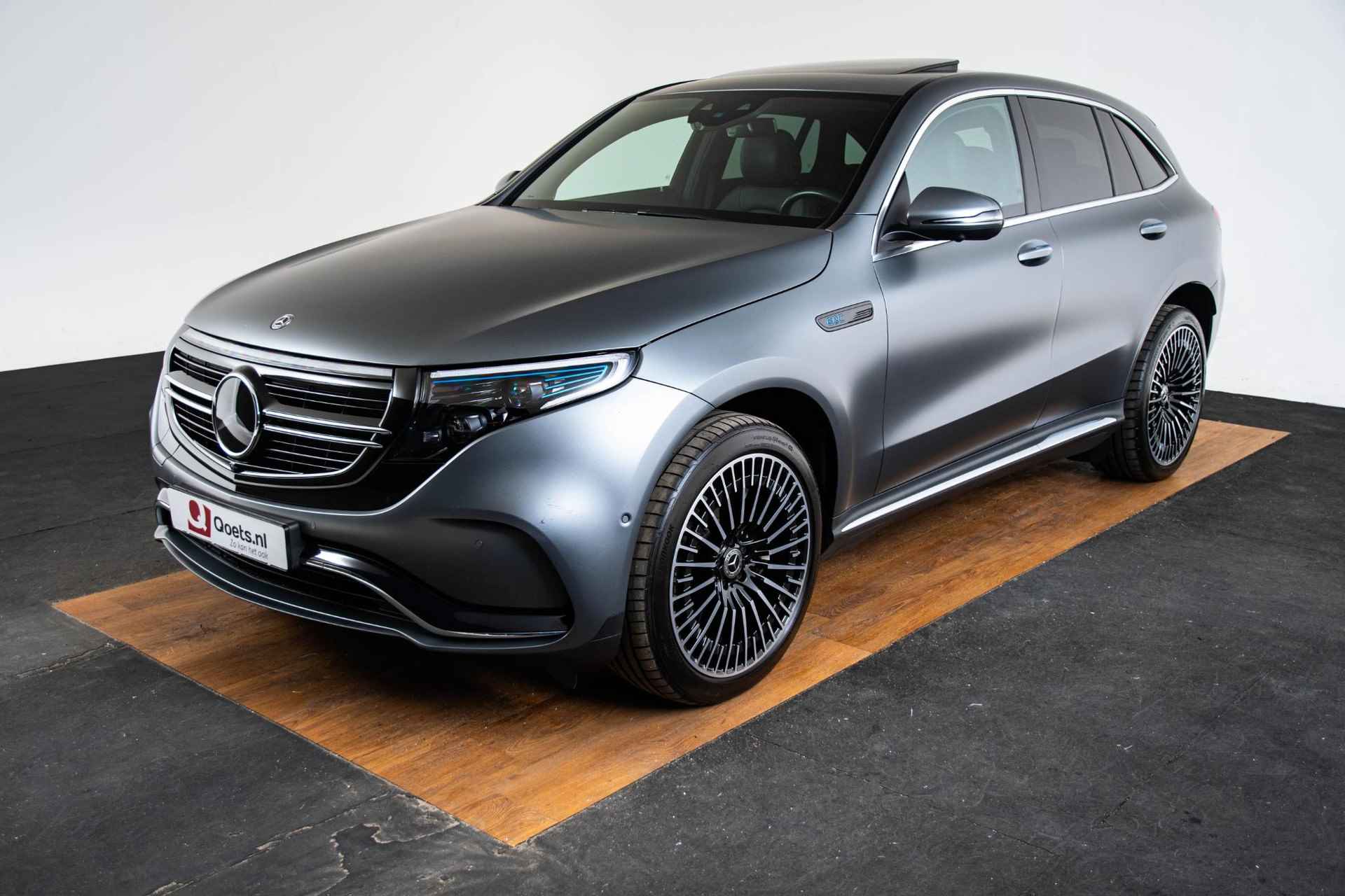 Mercedes-Benz EQC 400 4MATIC Premium Plus 80 kWh AMG Line Interieur/Exterieur - Trekhaak - Schuifdak - Memorystoelen -  Burmester - 21 inch - Head Up - Rijassistentiepakket - Verkeersbordenassistent - 70/73