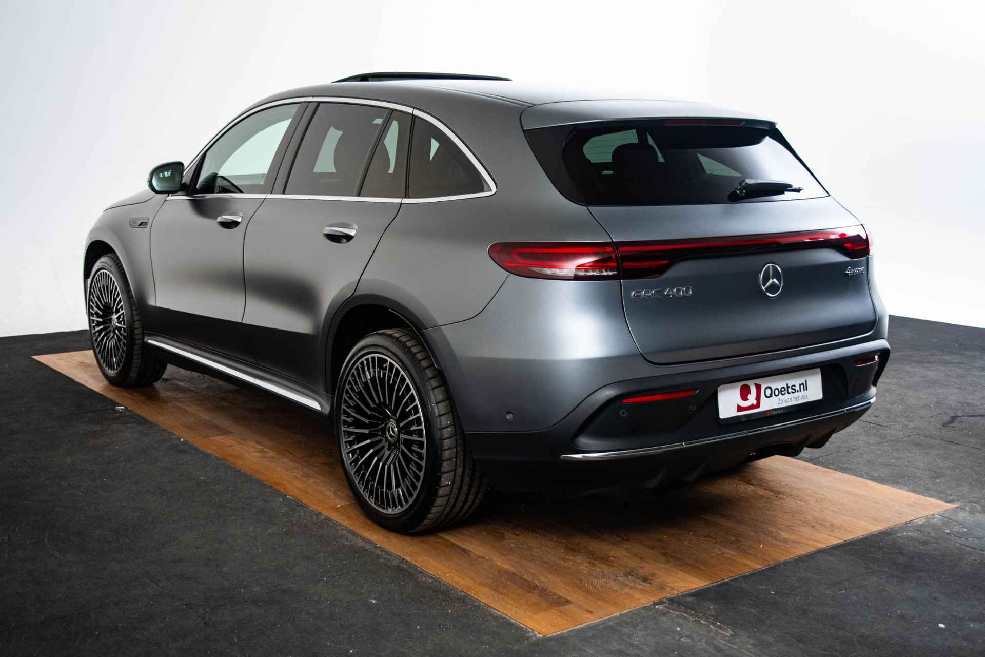 Mercedes-Benz EQC 400 4MATIC Premium Plus 80 kWh AMG Line Interieur/Exterieur - Trekhaak - Schuifdak - Memorystoelen -  Burmester - 21 inch - Head Up - Rijassistentiepakket - Verkeersbordenassistent - 71/73