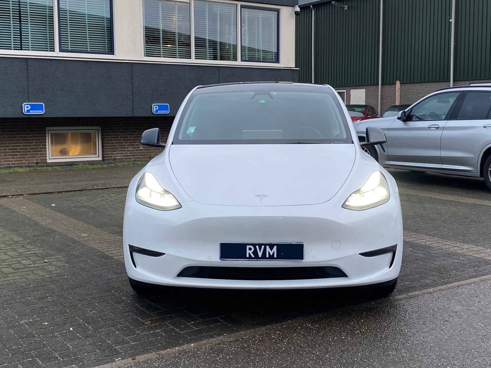 Tesla Model Y Long Range AWD 75 kWh VAN 38.900 VOOR 35.877 EINDEJAARSVOORDEEL 3.023,- | AUTOPILOT | LEDER | PANO | ELEK. KOFFER - 3/40