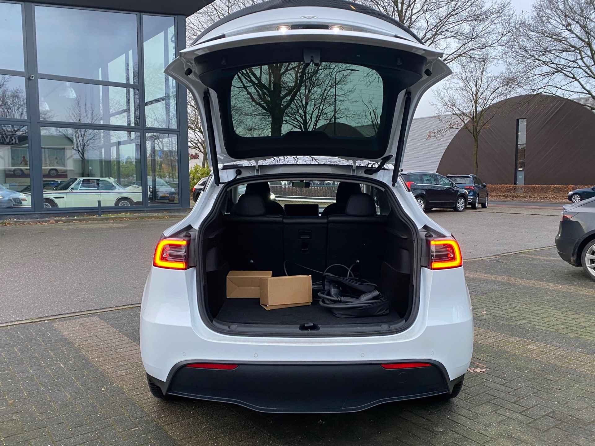 Tesla Model Y Long Range AWD 75 kWh VAN 38.900 VOOR 35.877 EINDEJAARSVOORDEEL 3.023,- | AUTOPILOT | LEDER | PANO | ELEK. KOFFER - 7/40