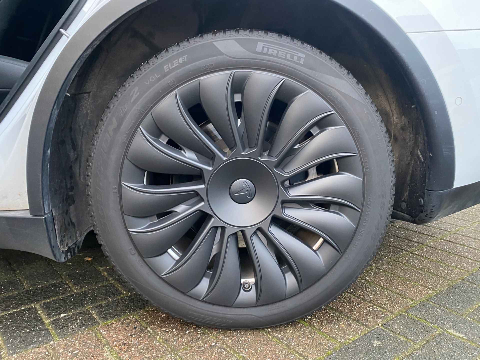 Tesla Model Y Long Range AWD 75 kWh VAN 38.900 VOOR 35.877 EINDEJAARSVOORDEEL 3.023,- | AUTOPILOT | LEDER | PANO | ELEK. KOFFER - 14/40