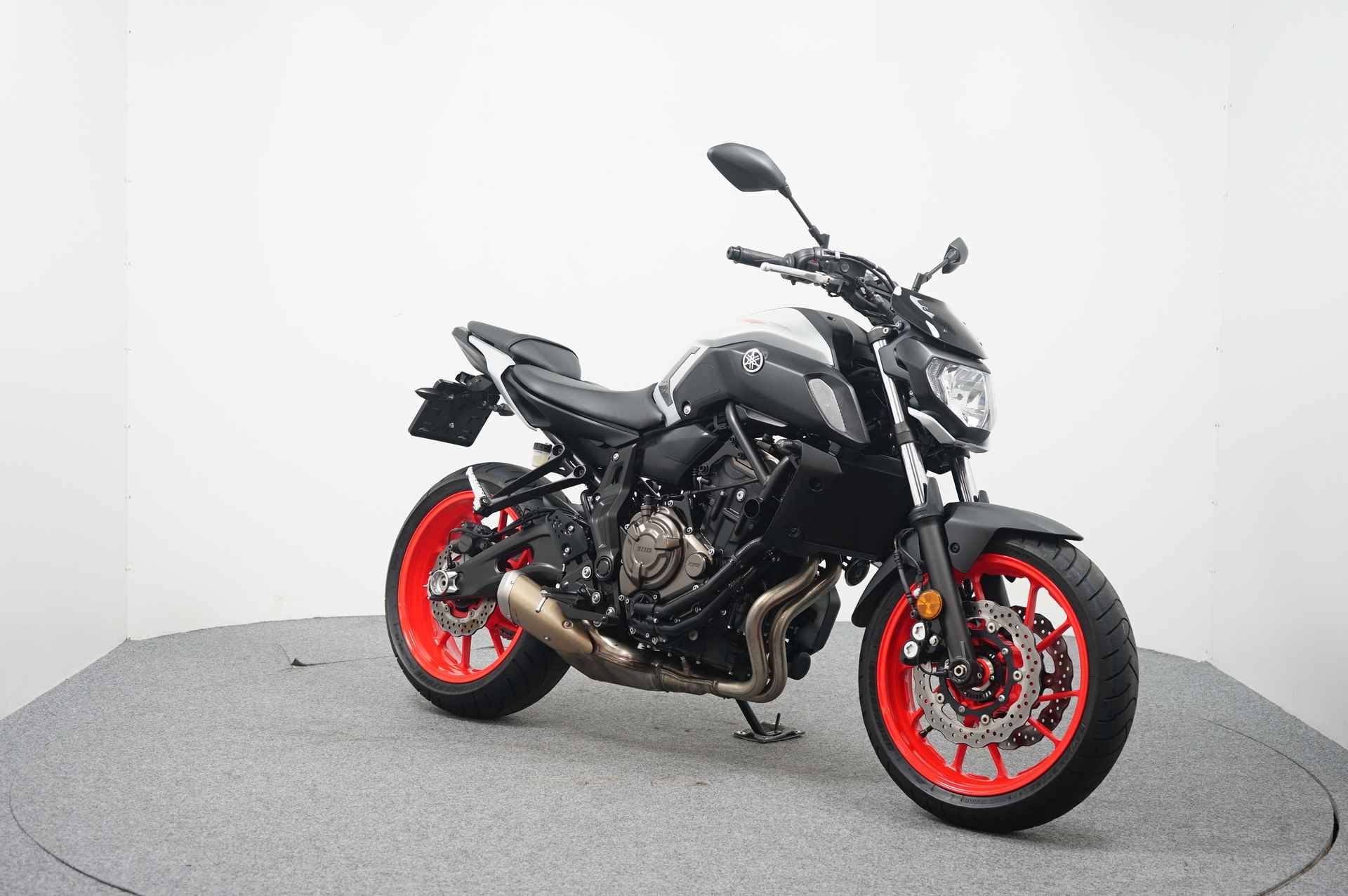 Yamaha MT-07 ABS - 2/15