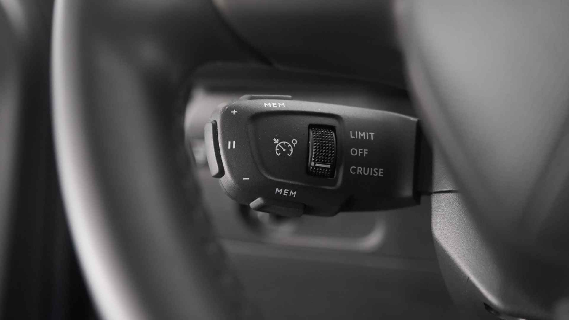 DS 3 Crossback PureTech 100 Montmartre | Parkeersensoren | Apple Carplay | Allseason Banden | Navigatie | Climate Control - 4/66