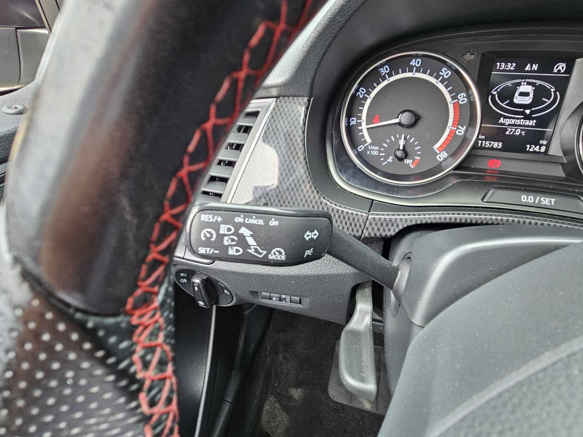 Škoda Fabia Combi 1.2 TSI Monte Carlo Gave uitvoering met Panoramadak | Navigatie | Parkeersensoren - 28/39