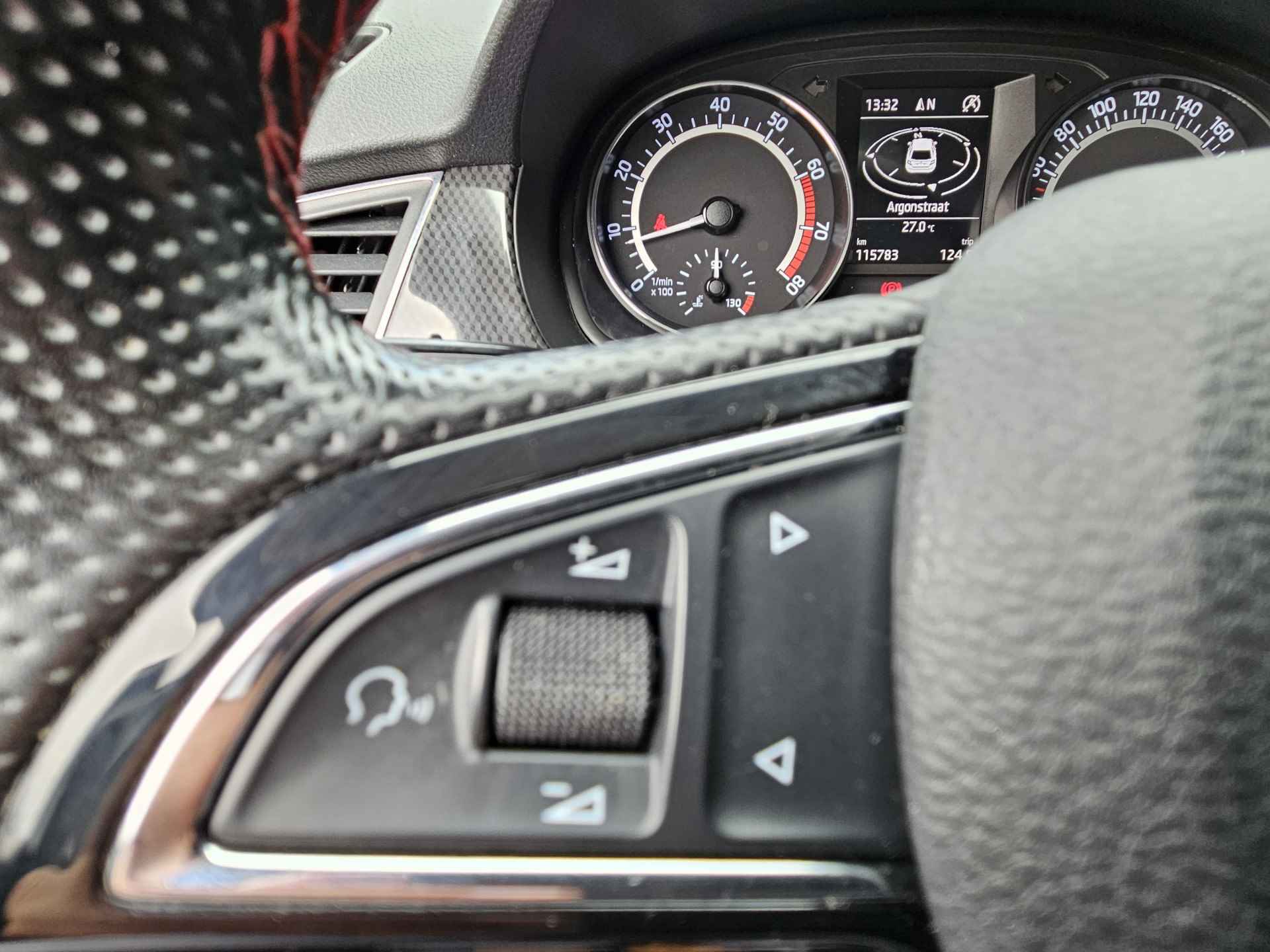 Škoda Fabia Combi 1.2 TSI Monte Carlo Gave uitvoering met Panoramadak | Navigatie | Parkeersensoren - 29/39