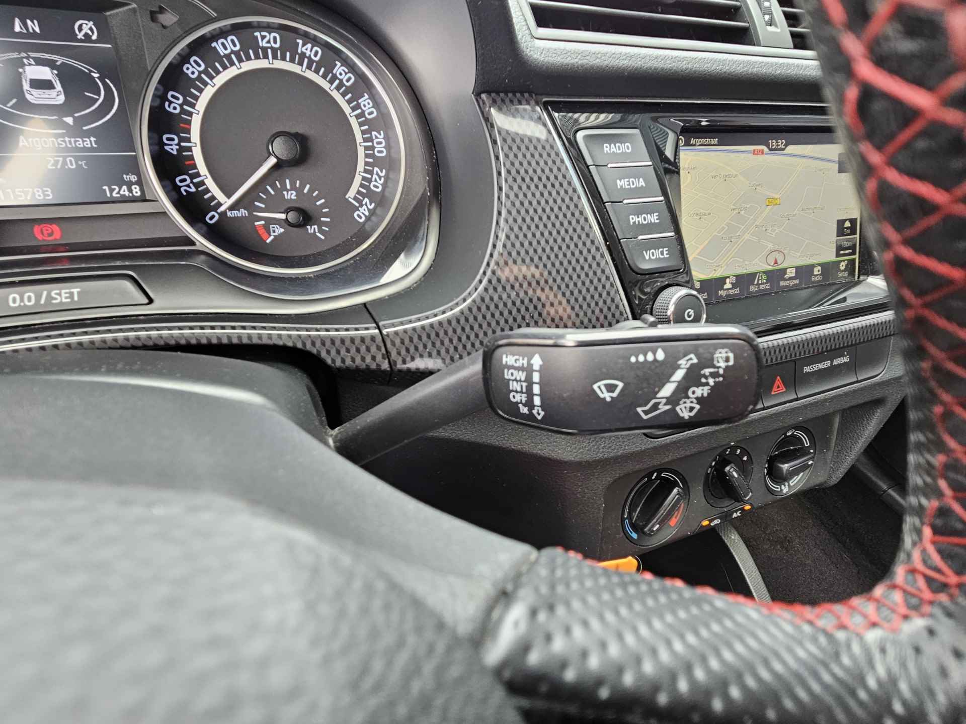Škoda Fabia Combi 1.2 TSI Monte Carlo Gave uitvoering met Panoramadak | Navigatie | Parkeersensoren - 32/39