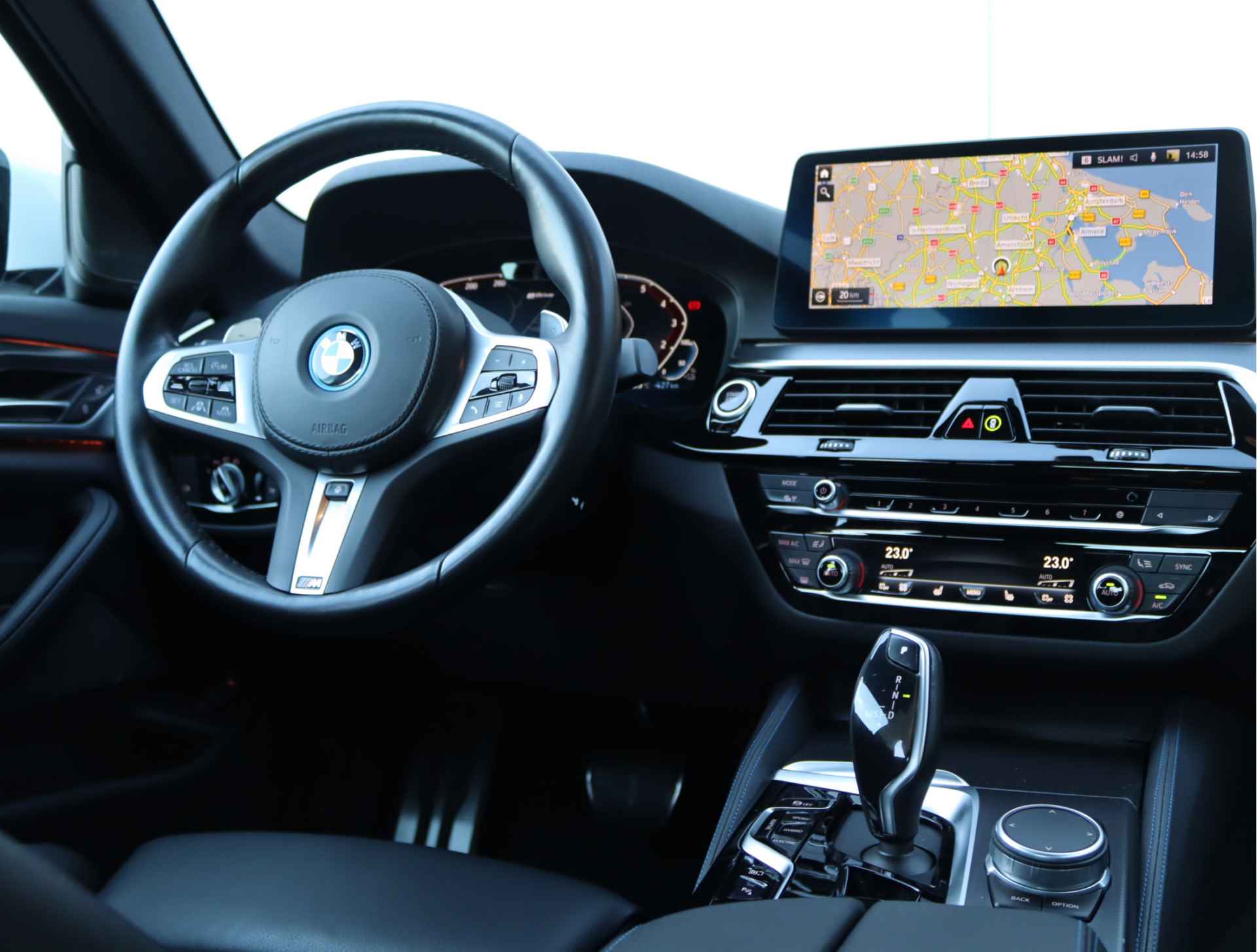 BMW 5 Serie 545e xDrive | H&K | Head-up | Parkeercamera | M-sport | Leder - 21/91