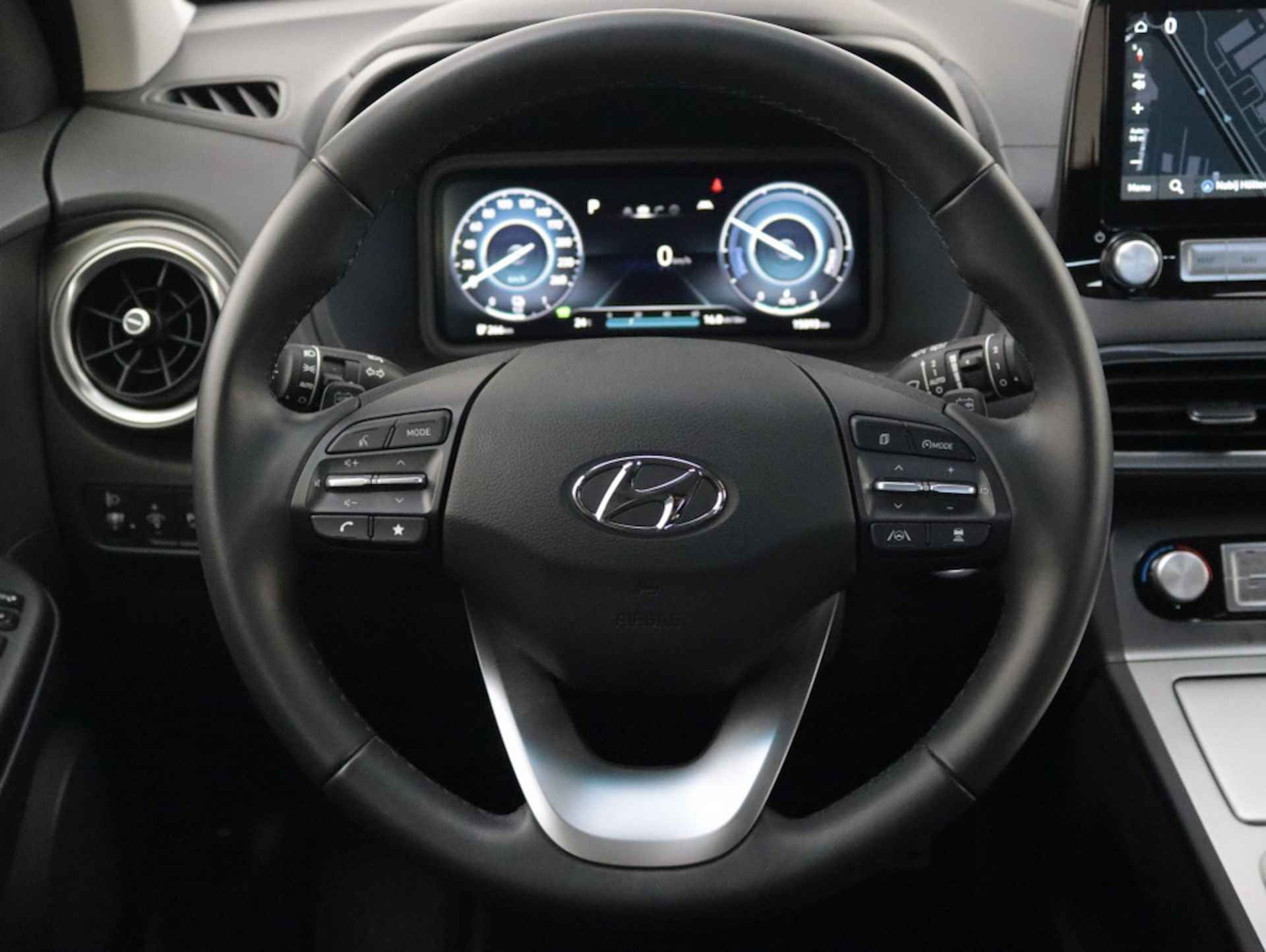 Hyundai Kona EV Fashion 64 kWh | 2.000 SUBSIDIE | Navigatie - 26/36