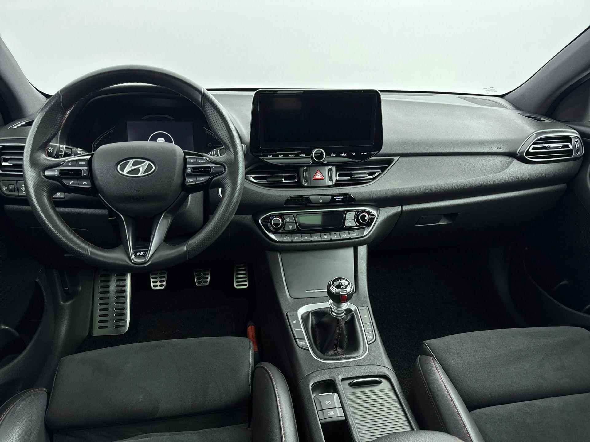 Hyundai i30 Wagon 1.5 T-GDi N-Line Sky | Panoramadak | Sportstoelen | Memory | 18" Lm-wielen | Stoelverwarming | Navigatie | - 12/31