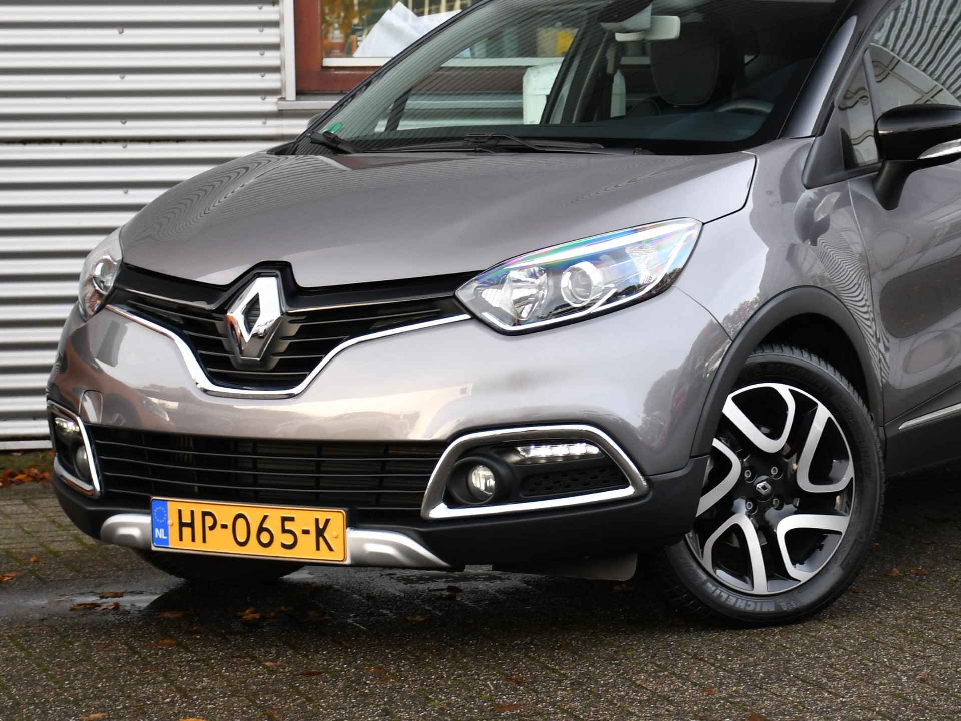 Renault Captur Xmod 1.2 TCe 120pk Automaat TREKHAAK | LEDER | 17''LM | DAB | NAVI | STOELVERW. VOOR | KEYLESS - 2/31