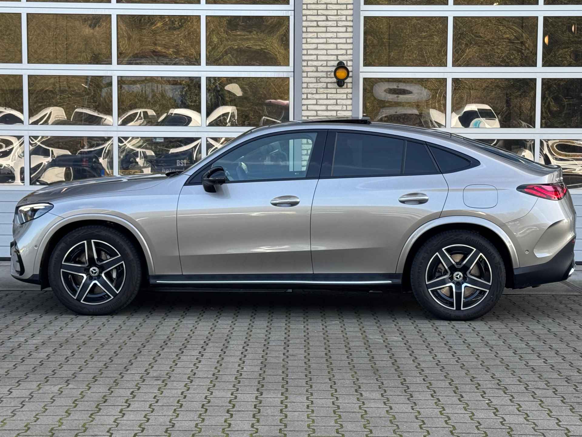 Mercedes-Benz GLC 300de Coupé 4-Matic AMG Line | Techniekpakket | Rij-assistentiepakket | Panoramadak | Digital Light - 4/7