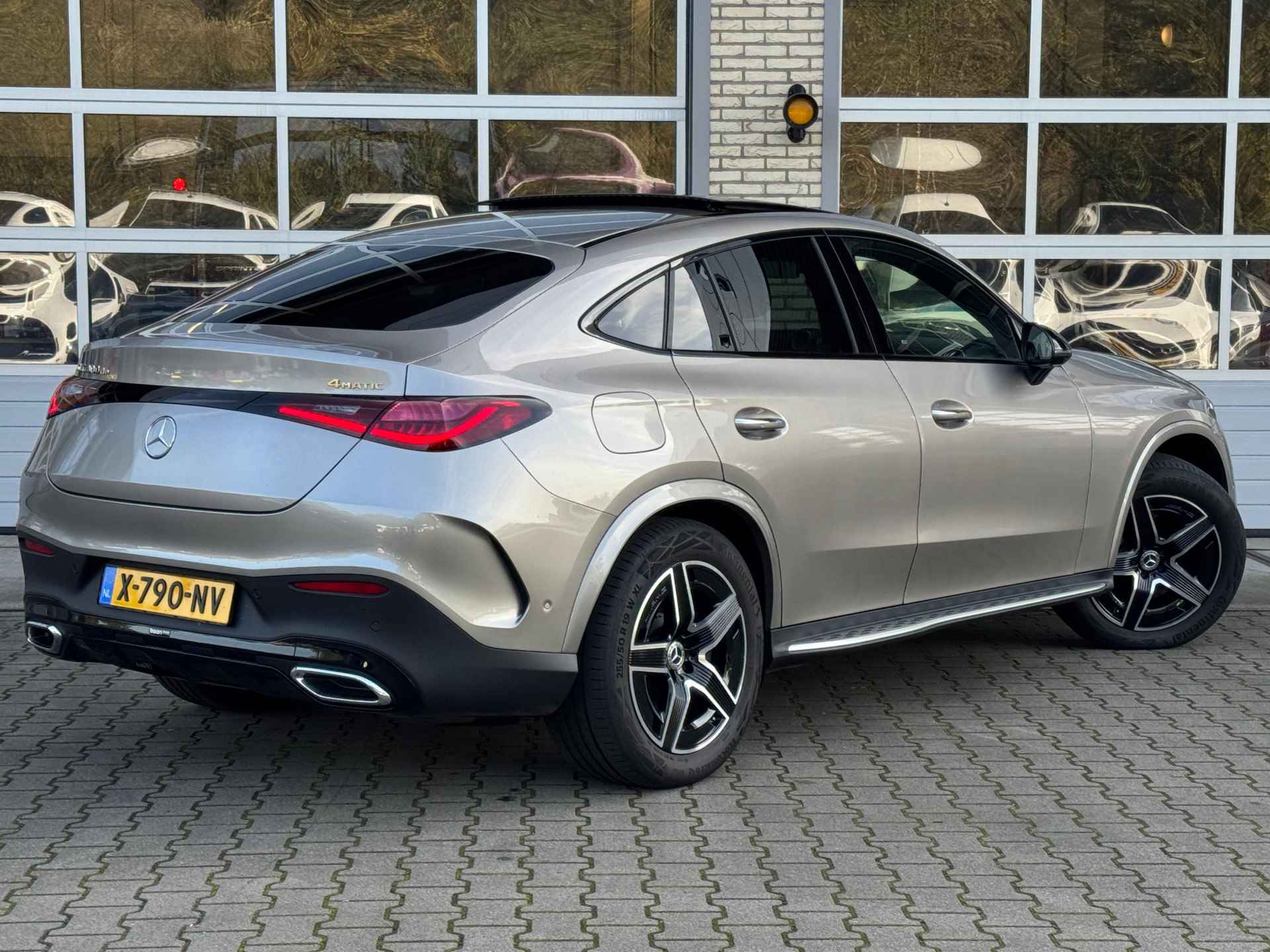 Mercedes-Benz GLC 300de Coupé 4-Matic AMG Line | Techniekpakket | Rij-assistentiepakket | Panoramadak | Digital Light - 6/7