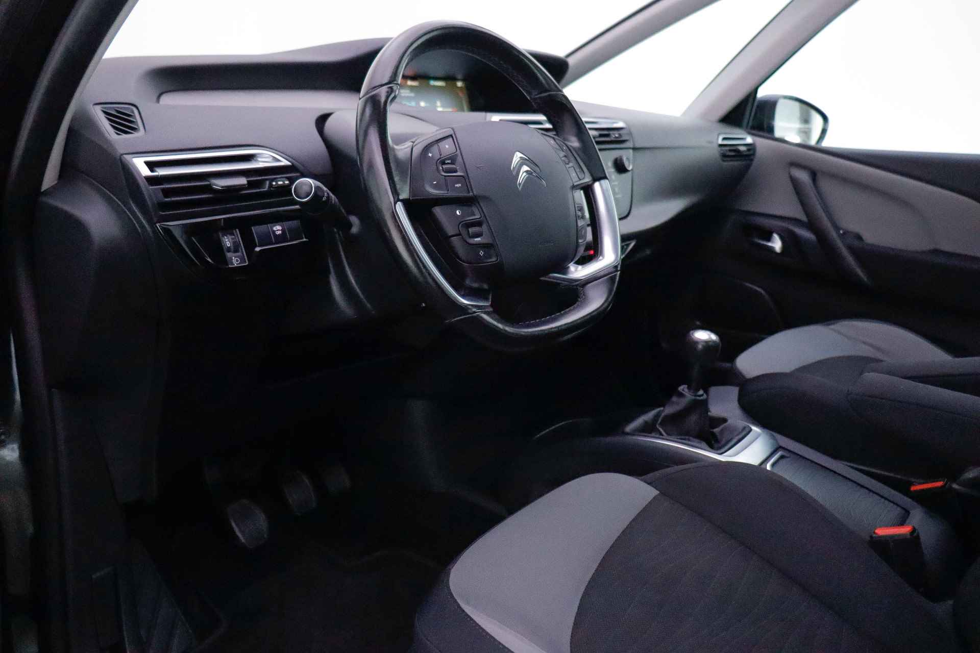 Citroën Grand C4 Picasso 1.2 T 7Pers EXCLUSIVE PANO/CAMERA/NAVI/CLIMA/CRUISE/PDC/AFN TREKHAAK/ELEK KLEP/LMV - 17/28