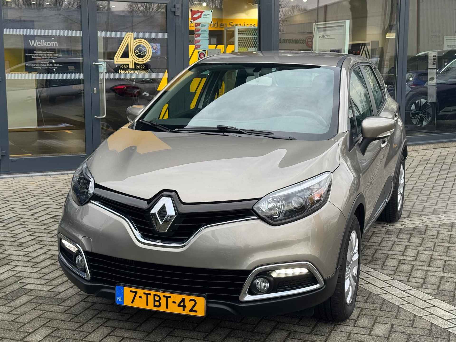 Renault Captur TCe 120 Expression | EDC Automaat | Radio CD-Speler | Parkeersensorenachter | Trekhaak | - 2/23