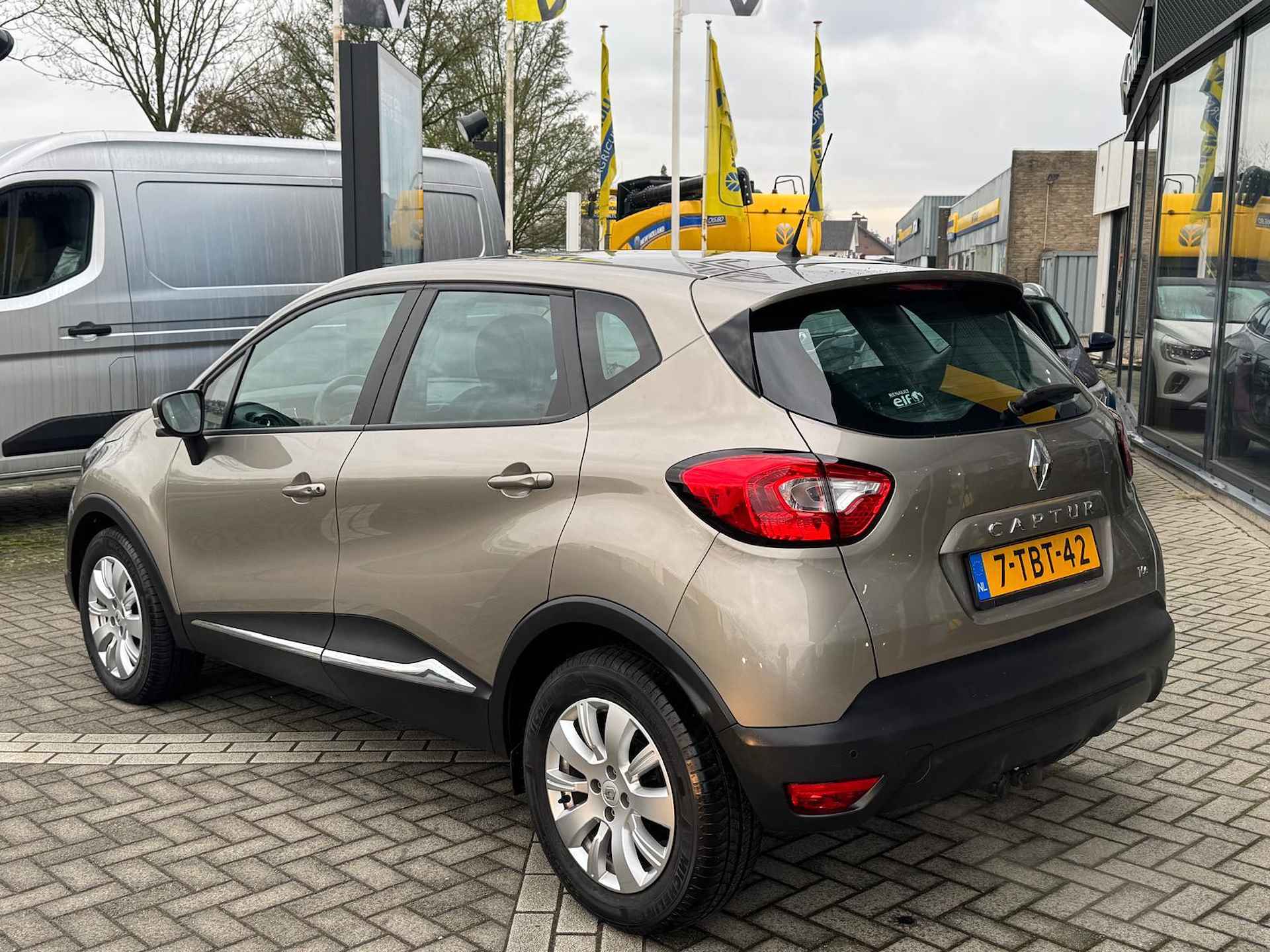 Renault Captur TCe 120 Expression | EDC Automaat | Radio CD-Speler | Parkeersensorenachter | Trekhaak | - 6/23