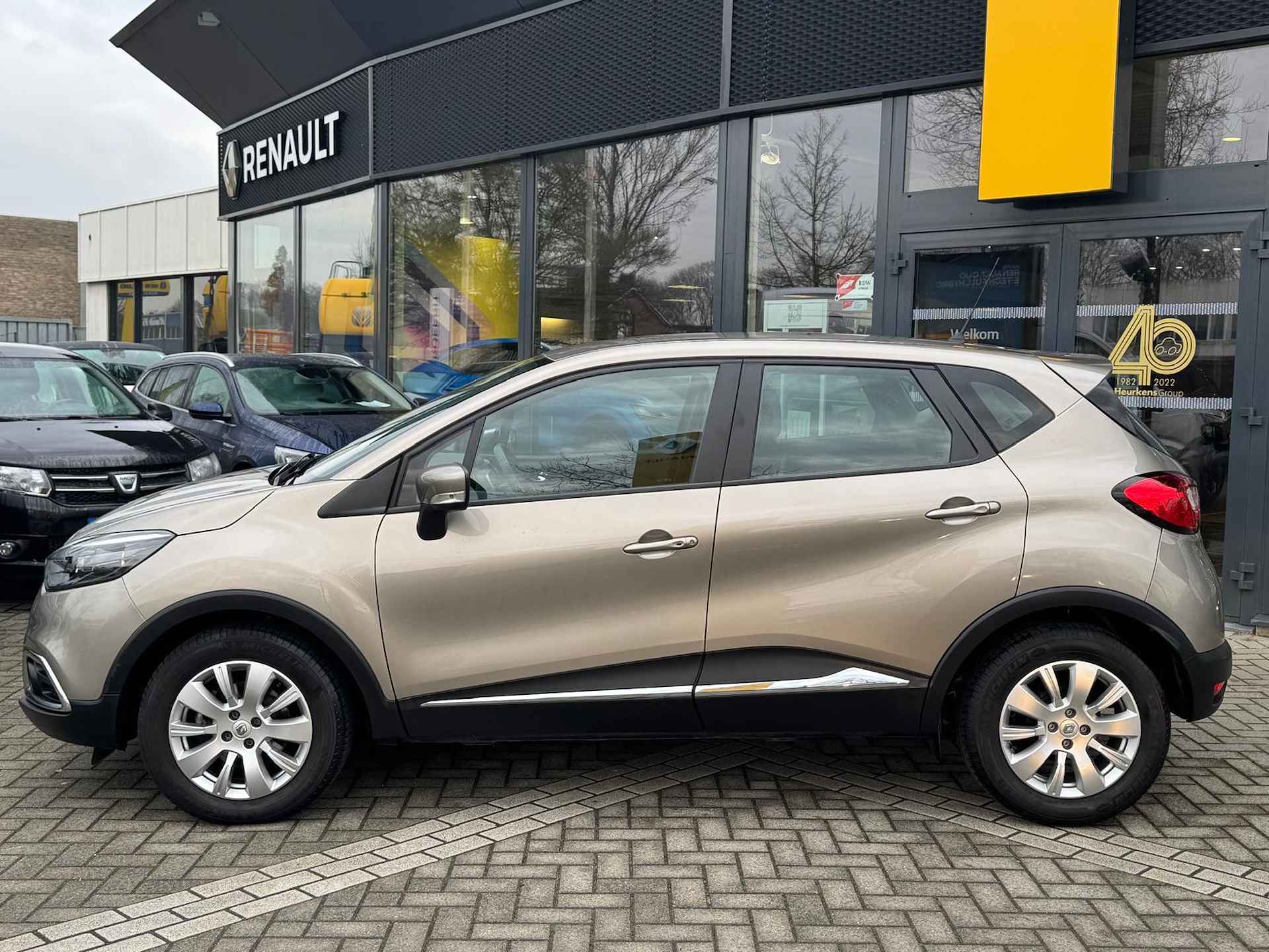 Renault Captur TCe 120 Expression | EDC Automaat | Radio CD-Speler | Parkeersensorenachter | Trekhaak | - 7/23