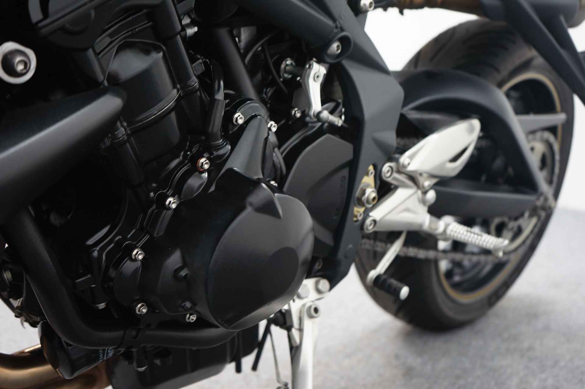 Triumph STREET TRIPLE 675 - 12/14