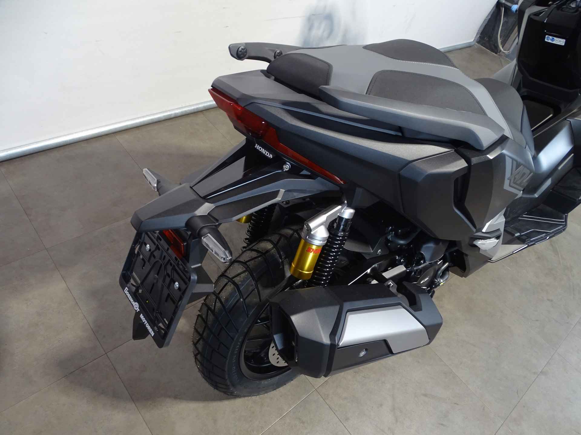 Honda ADV 350 - 3/8