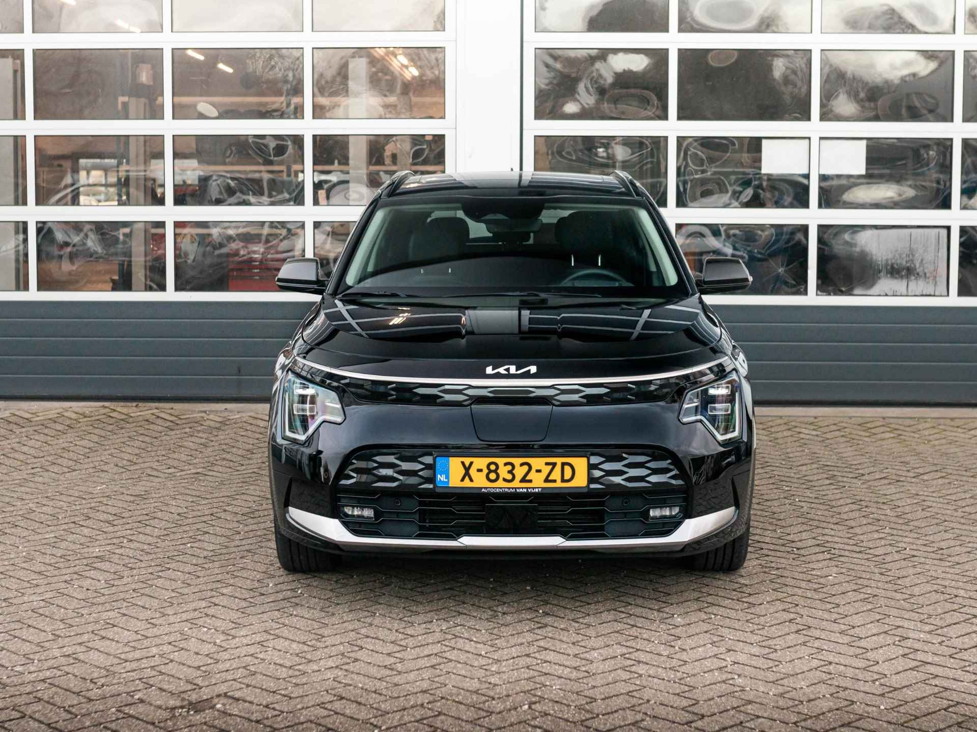 Kia Niro EV ExecutiveLine 64.8 kWh Lederen bekleding l stoel verwarming en ventilatie l Schuifkantel dak l - 2/29