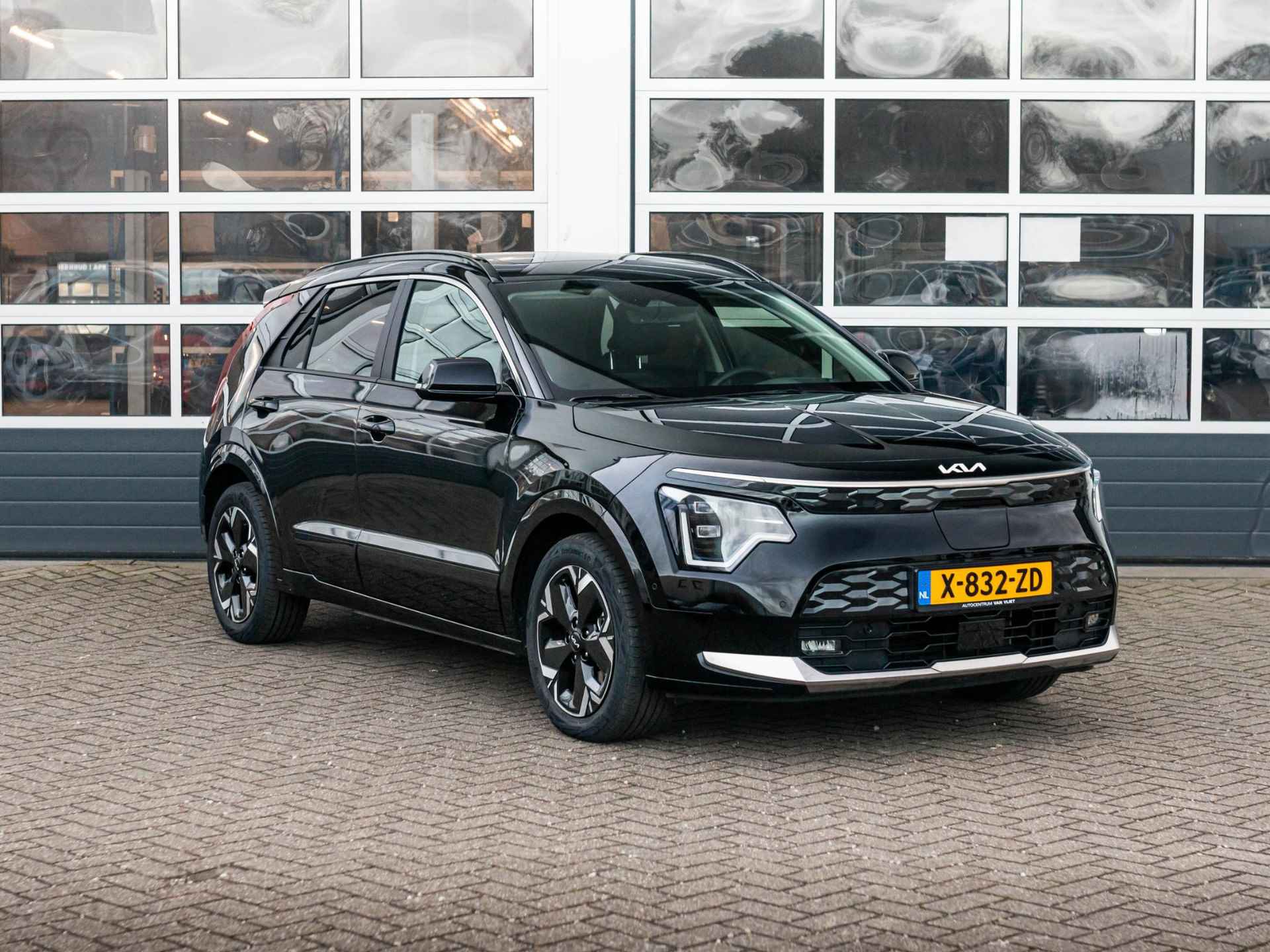 Kia Niro EV ExecutiveLine 64.8 kWh Lederen bekleding l stoel verwarming en ventilatie l Schuifkantel dak l - 3/29