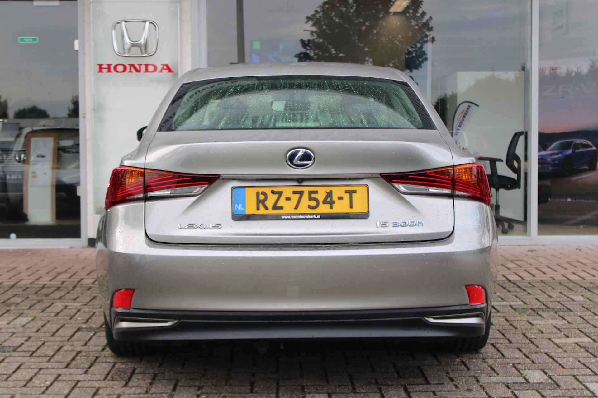 Lexus Is 300h Hybrid 223pk CVT Business Line - 9/47