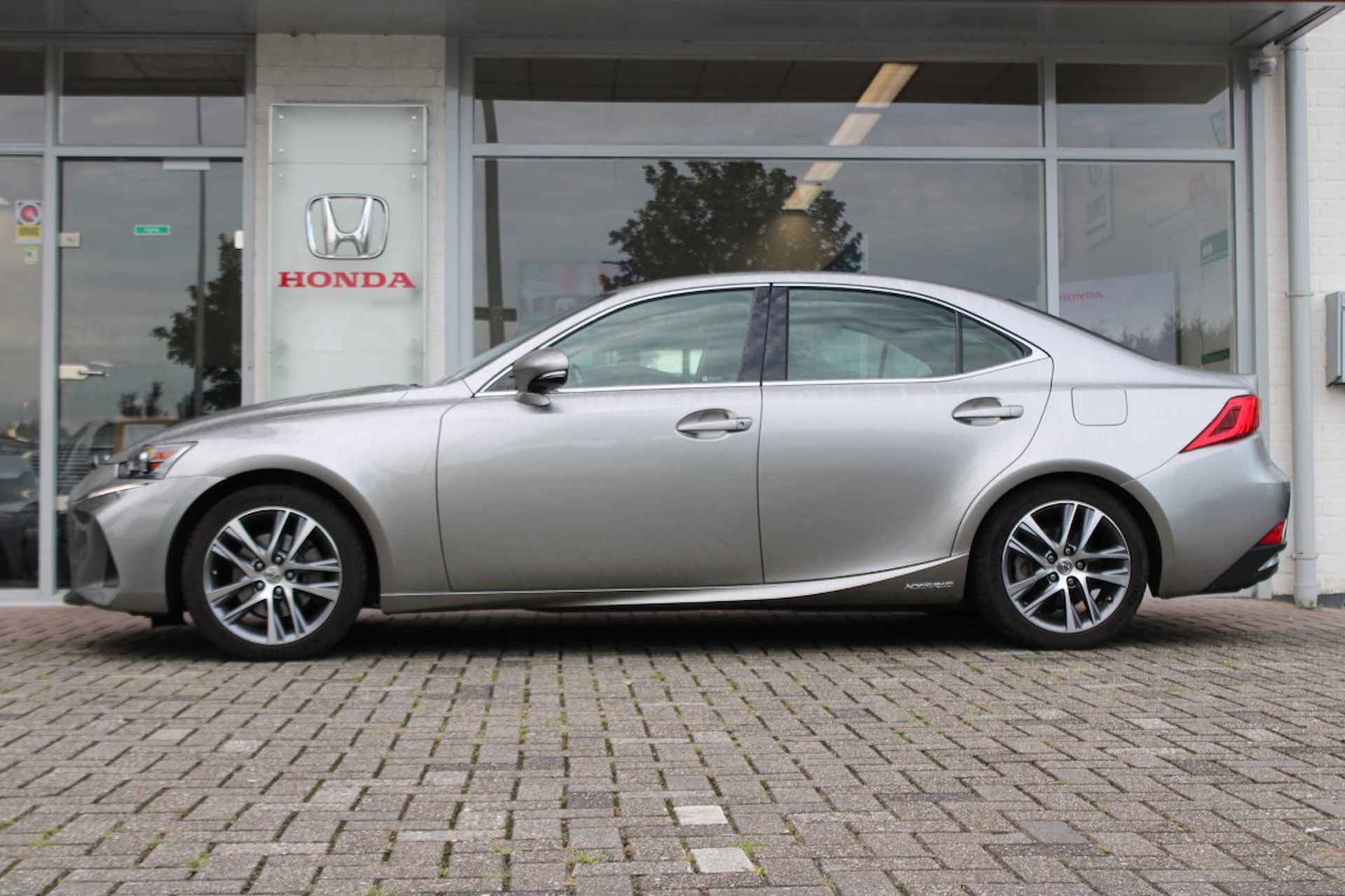 Lexus Is 300h Hybrid 223pk CVT Business Line - 16/47