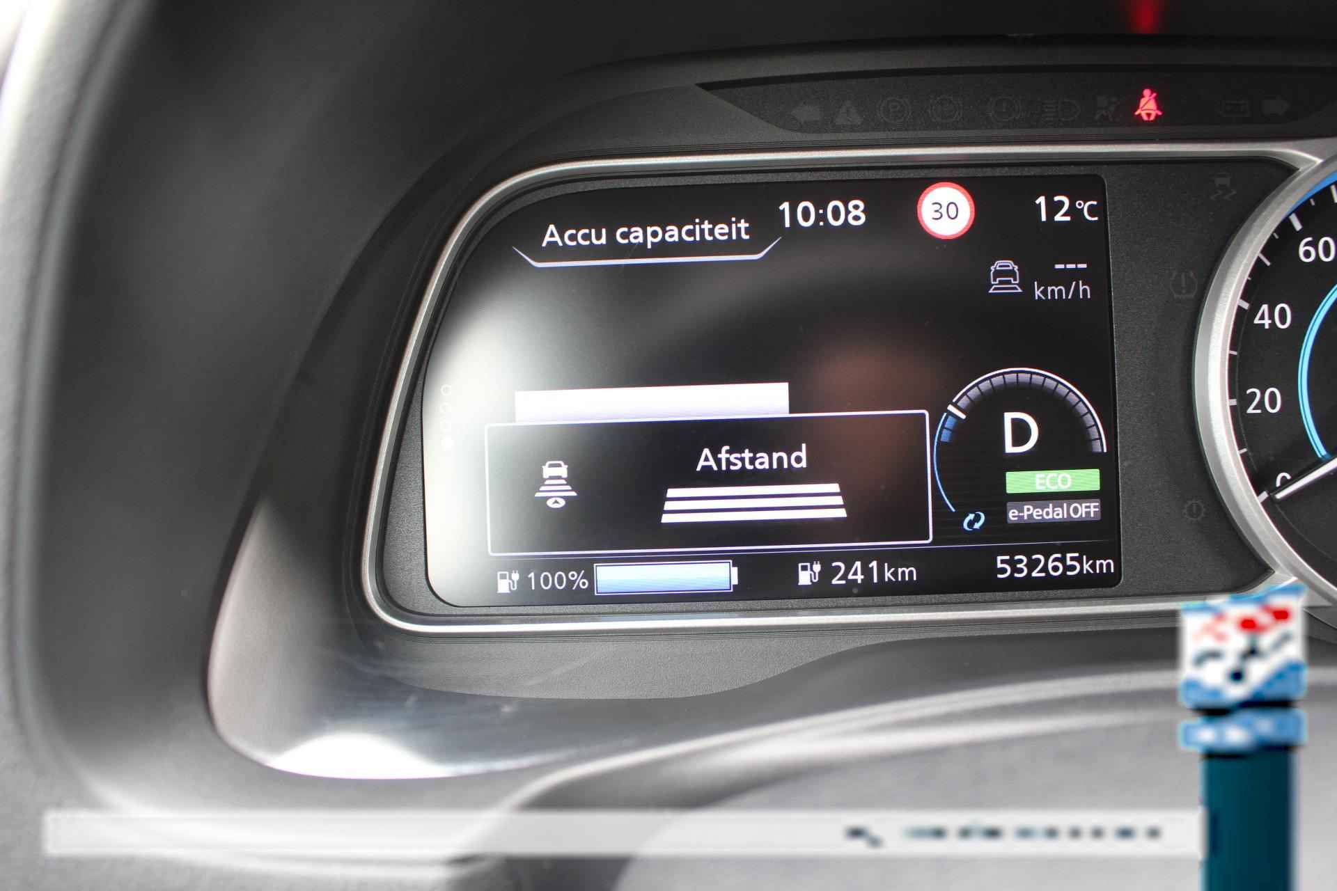 Nissan LEAF Acenta 40 kWh €2.000 subsidie mogelijk DAB snellader camera E pedal - 34/38