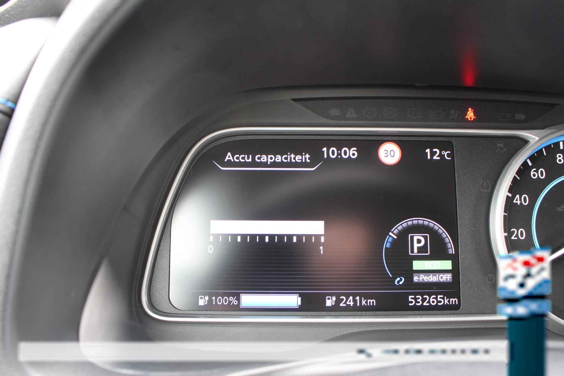 Nissan LEAF Acenta 40 kWh €2.000 subsidie mogelijk DAB snellader camera E pedal - 36/38