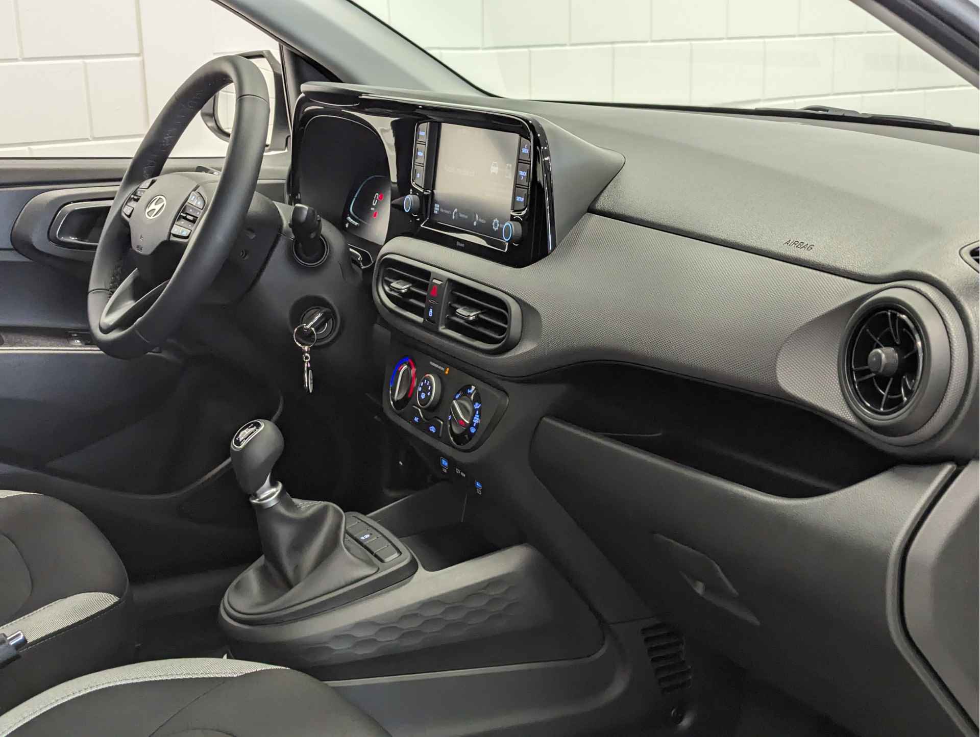 Hyundai i10 1.0 Comfort APPLE / ANDROID NAVIGATIE | AIRCO | BESCHIKBAAR VANAF 04-07-2024 - 12/42