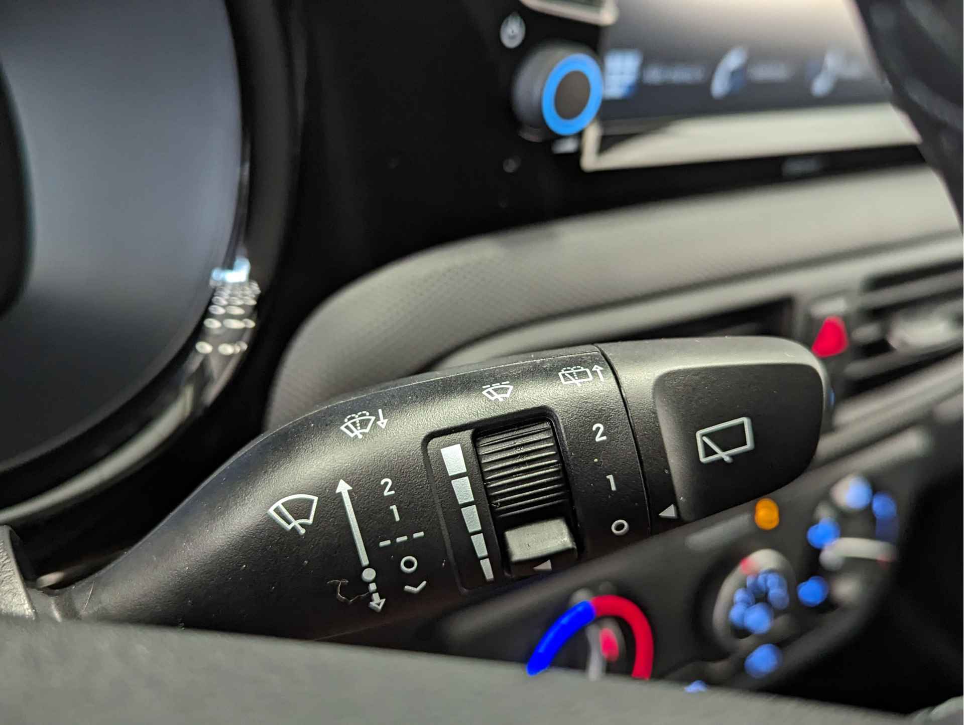 Hyundai i10 1.0 Comfort APPLE / ANDROID NAVIGATIE | AIRCO | BESCHIKBAAR VANAF 04-07-2024 - 29/42