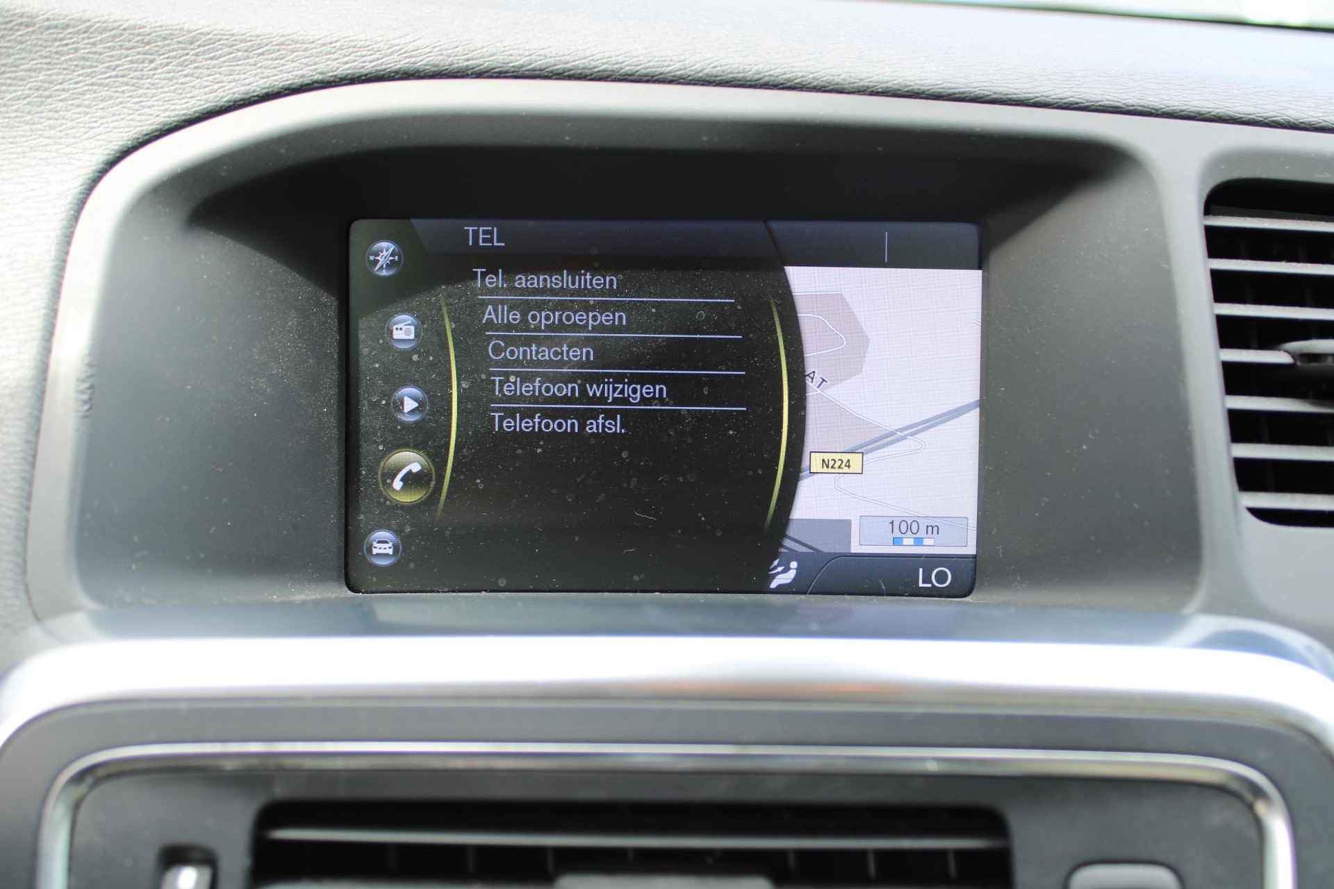 Volvo S60 AUT6 203PK Intro Edition 100% Dealeronderhouden, Afneembare Trekhaak, All-Season Banden, Cruise Control, Navigatie, Parkeersensoren, Lederen Bekleding, Bluetooth Telefonie & Multimedia, Climate Control, 18" Lichtmetalen Velgen, Automatisch Dimmende Binnenspiegel, High Performance Audio - 17/22