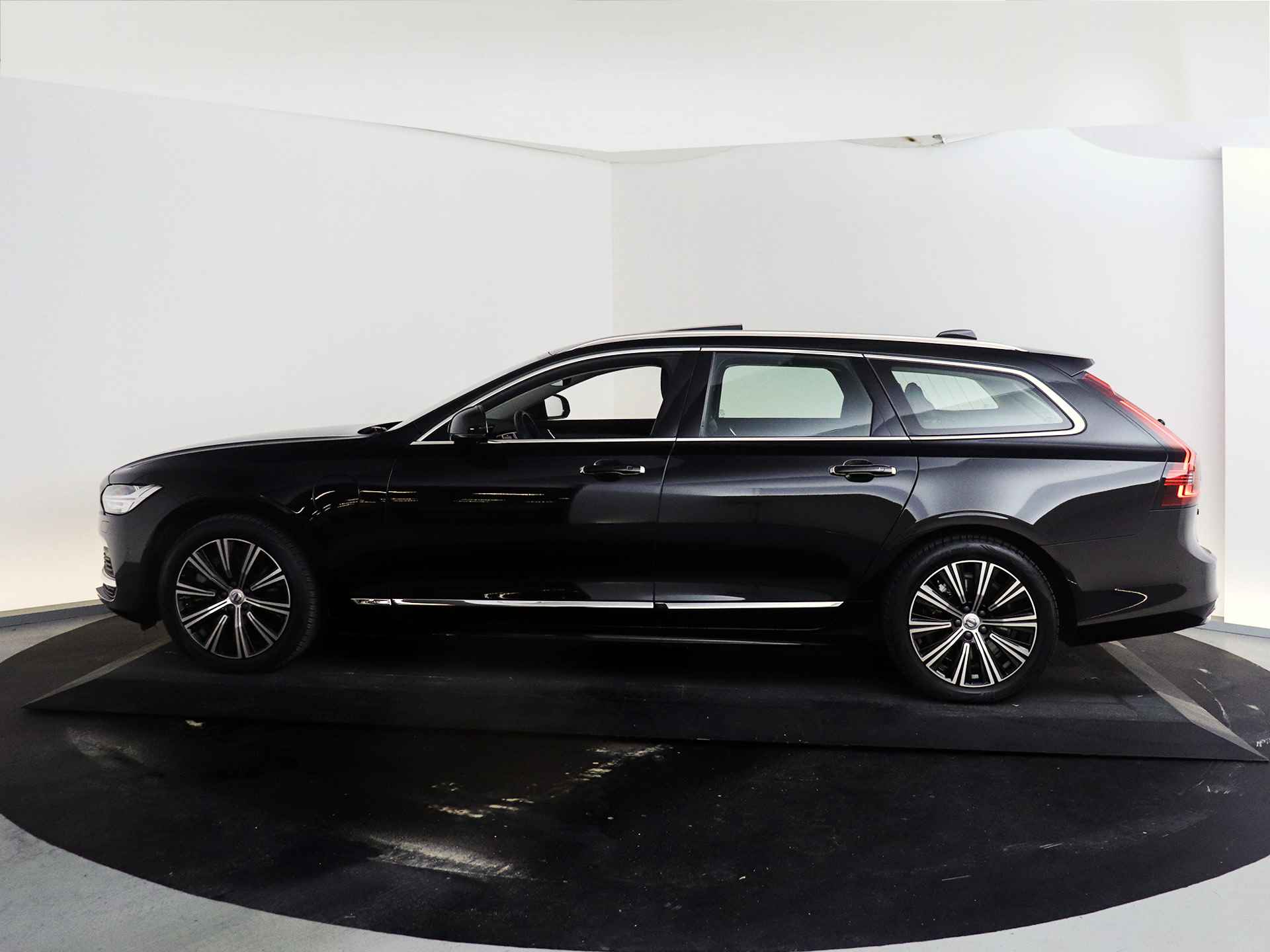 Volvo V90 T6 Aut. AWD Inscription | Panoramadak | 360º camera | Harman Kardon | Stoelverwarming en -ventilatie - 5/95