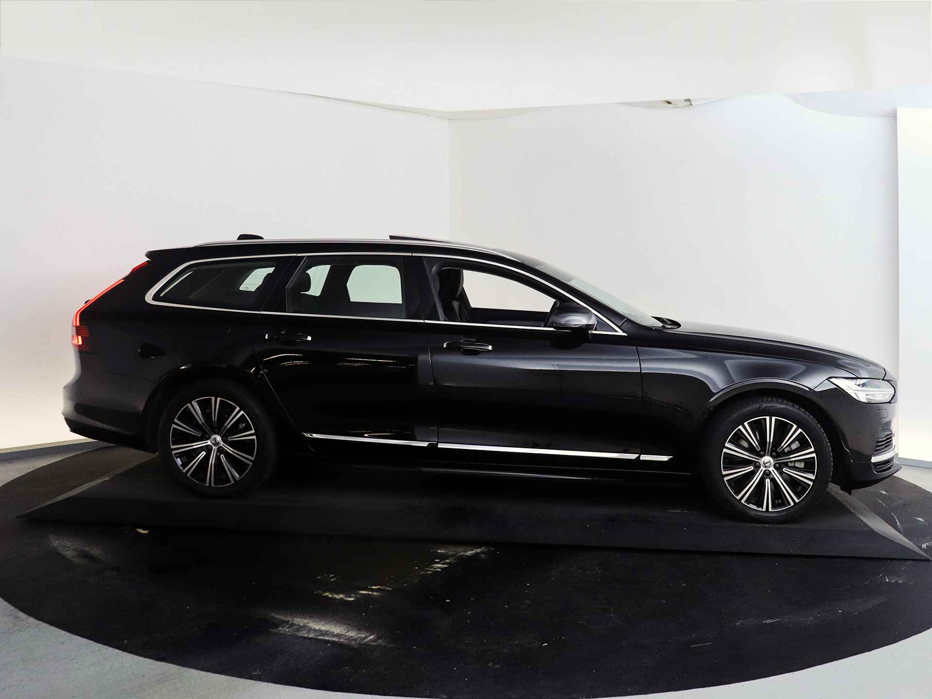 Volvo V90 T6 Aut. AWD Inscription | Panoramadak | 360º camera | Harman Kardon | Stoelverwarming en -ventilatie - 6/95