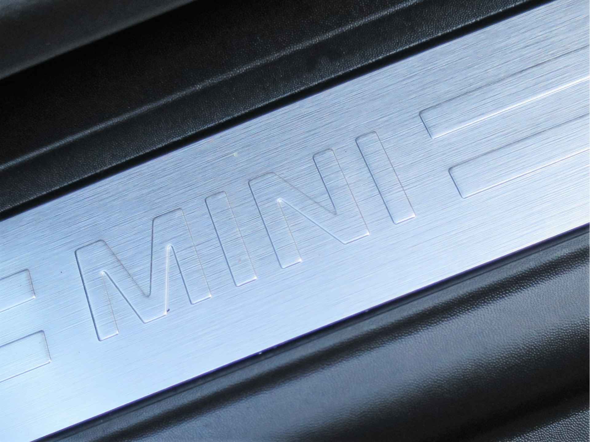 MINI Cooper 1.5 Chili F56 met LED, PDC, half leer, clima en 17" - 9/39