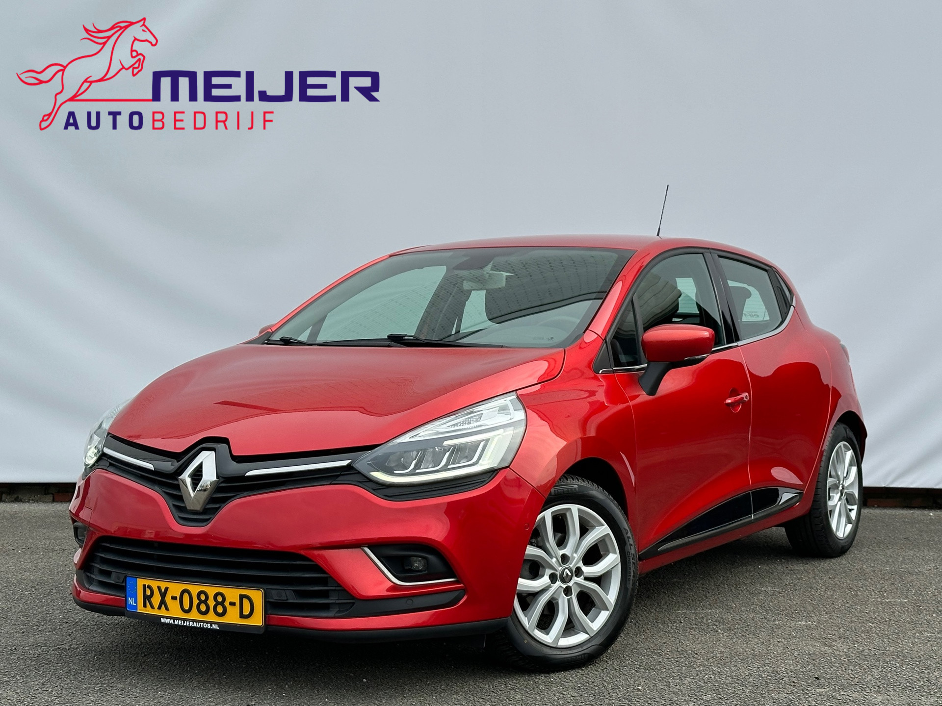 Renault Clio 0.9 TCe Intens Navigatie | Clima | Cruise | Sportvelgen | Parkeersensoren | Camera | Trekhaak | LED | Keyless !! bij viaBOVAG.nl