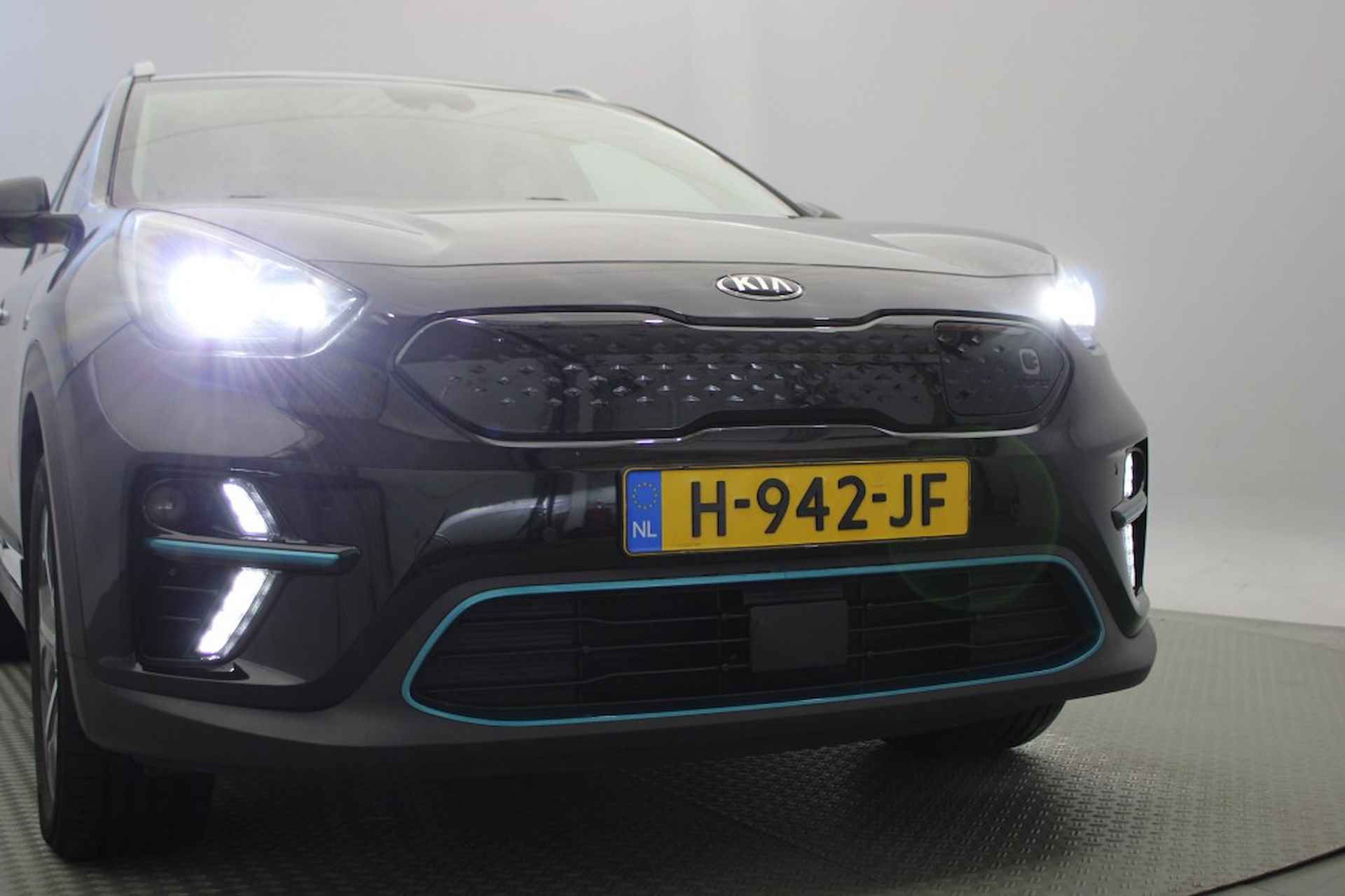 KIA E-niro ExecutiveLine 64 kWh - Carplay, Camera, Leer - 26/28