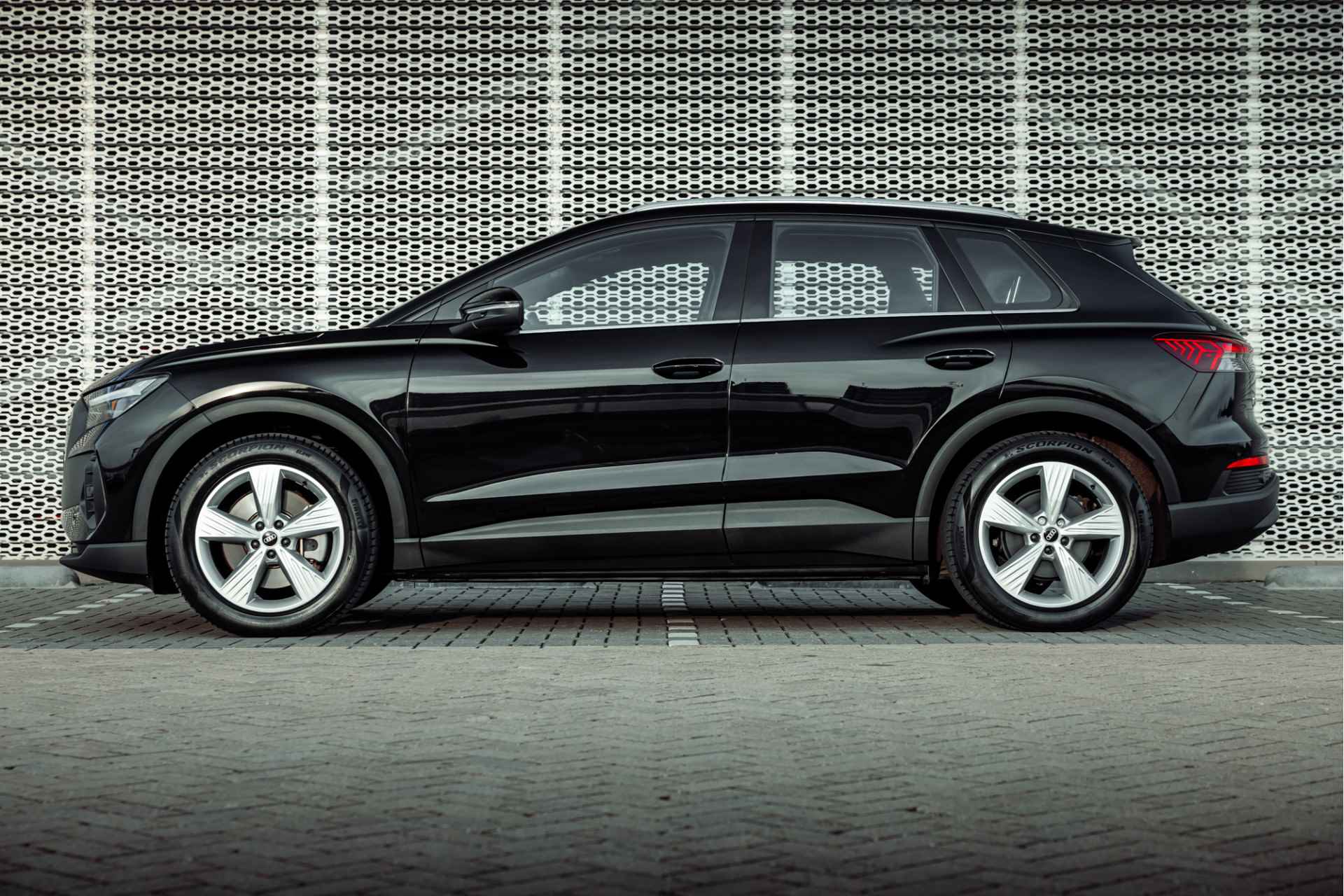 Audi Q4 e-tron 40 Launch edition 204pk 77 kWh - 3/27