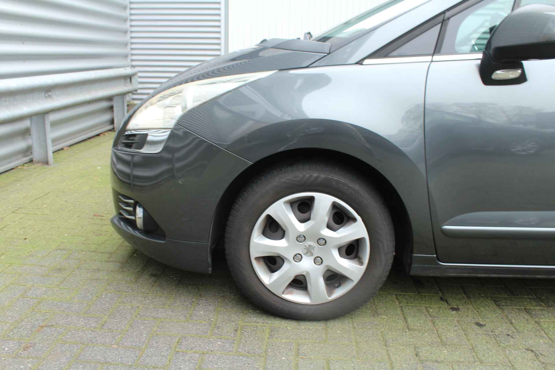 Peugeot 5008 1.6 VTi 120pk Active 5p. NL-Auto NAP APK 02-2026 Panoramadak Clima Cruise Navi PDC Trekhaak 1500kg - 27/31