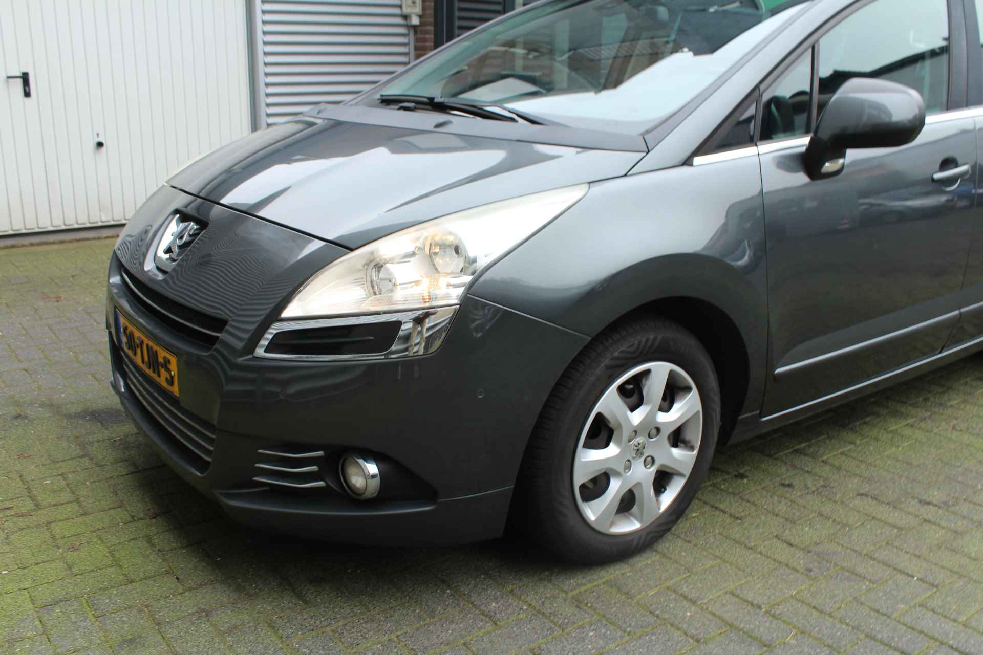 Peugeot 5008 1.6 VTi 120pk Active 5p. NL-Auto NAP APK 02-2026 Panoramadak Clima Cruise Navi PDC Trekhaak 1500kg - 28/31