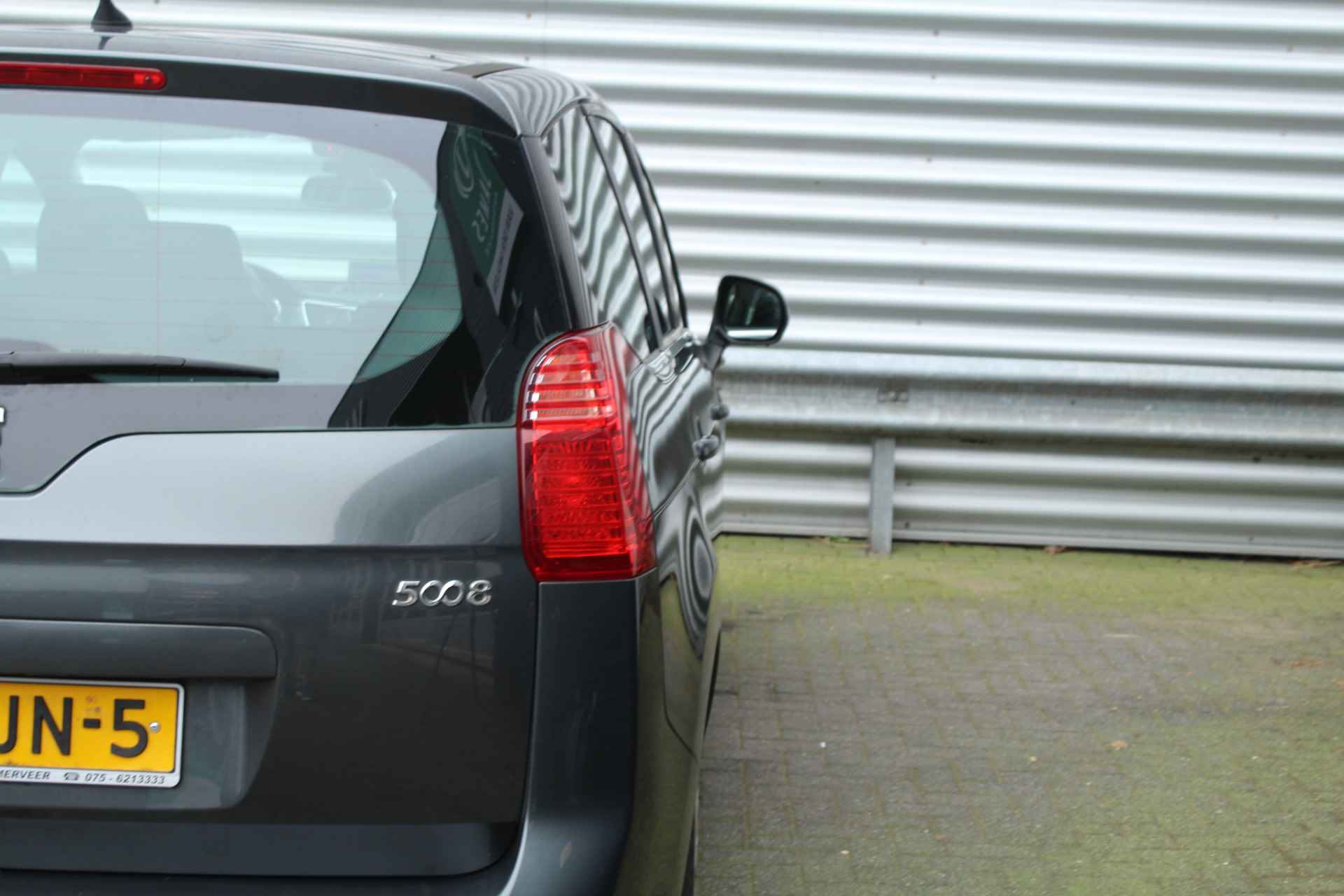 Peugeot 5008 1.6 VTi 120pk Active 5p. NL-Auto NAP APK 02-2026 Panoramadak Clima Cruise Navi PDC Trekhaak 1500kg - 30/31