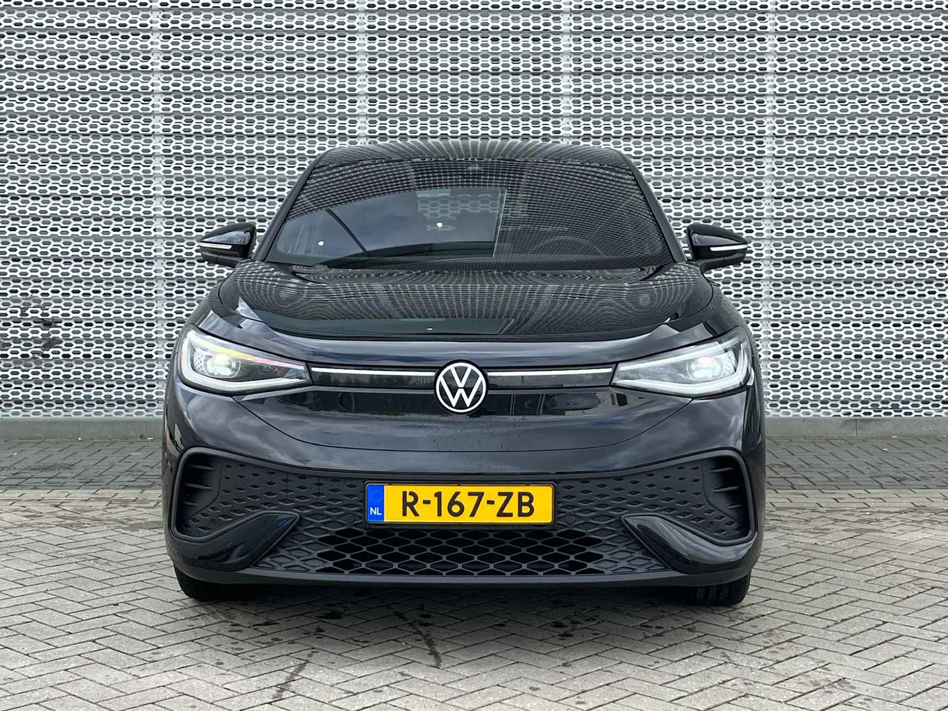 Volkswagen ID.5 Pro 77 kWh 204pk / 20" LMV / IQ LED Matrix / Navi Pro / Camera / Keyless / Alarm / Stuur en Stoelverwarming - 20/32