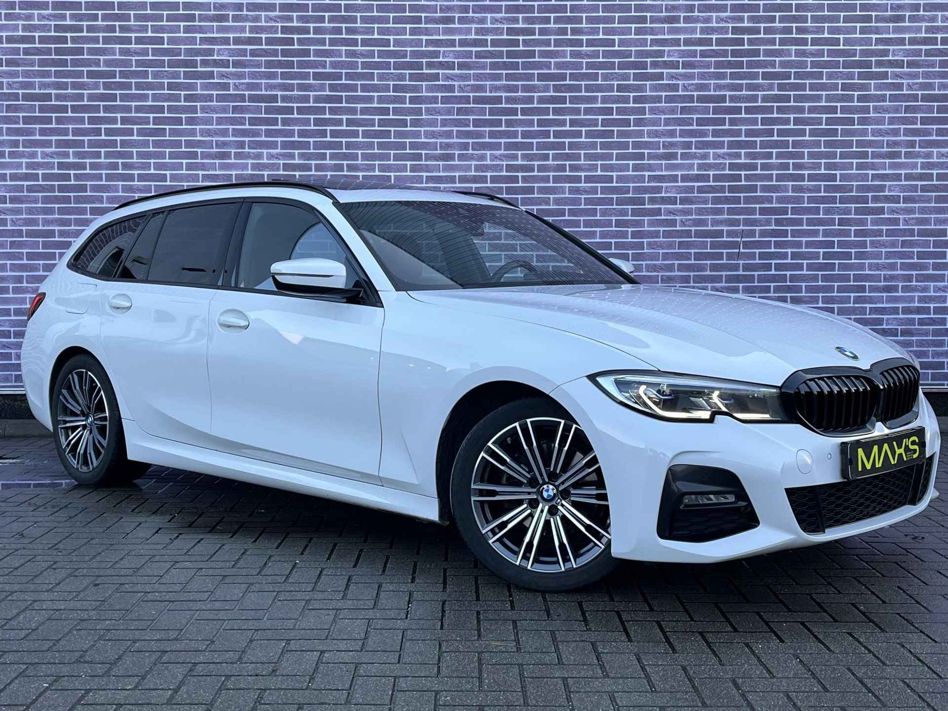 BMW 3-serie Touring 320i High Executive | M Sport | Volledig Dealer Onderhouden | Laser Licht | Panoramadak | Head Up | Adaptive Onderstel | Cruise Control | Navi | Apple Carplay & Android Auto | PDC - 18/41