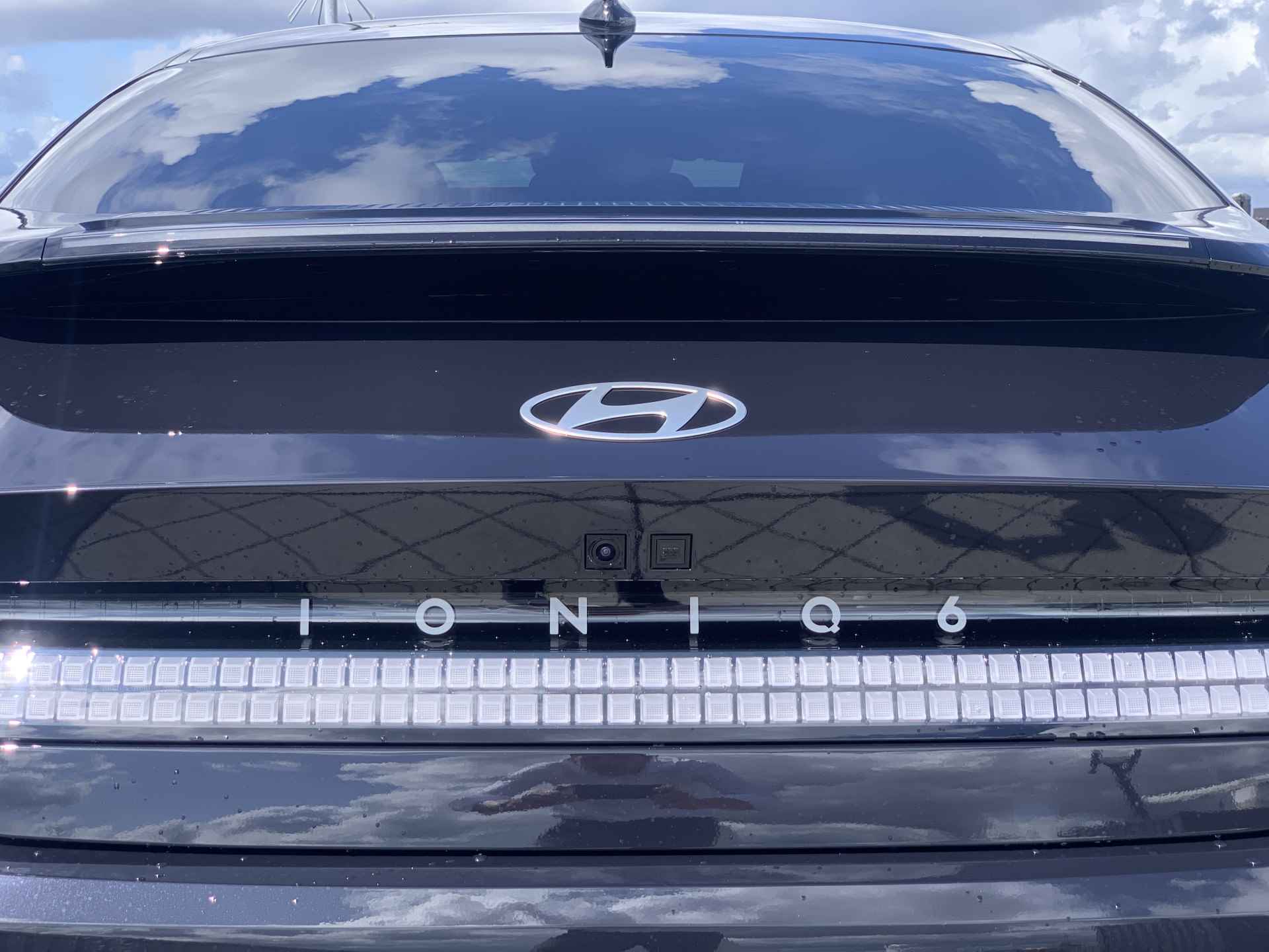 Hyundai IONIQ 6 Connect 53 kWh Volledig Elektrisch met 429 KM RANGE WLTP, Navigatie en Stoelverwarming Uit voorraad leverbaar! - 28/37