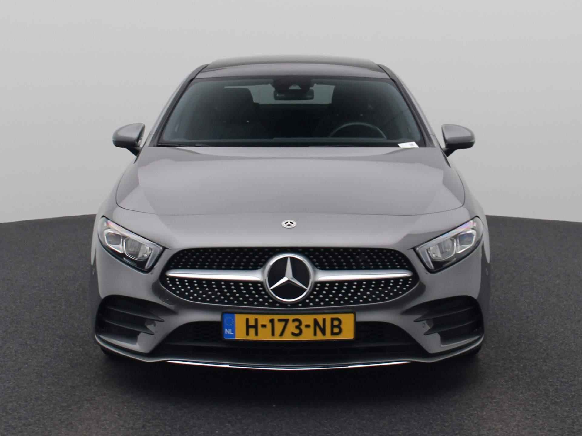 Mercedes-Benz A-klasse 180 Business Solution AMG Aut. | Panoramadak |Half-Leder | Navigatie | Camera | ECC | PDC | LMV | Schuifdak | LED | Stoelverwarming - 4/44