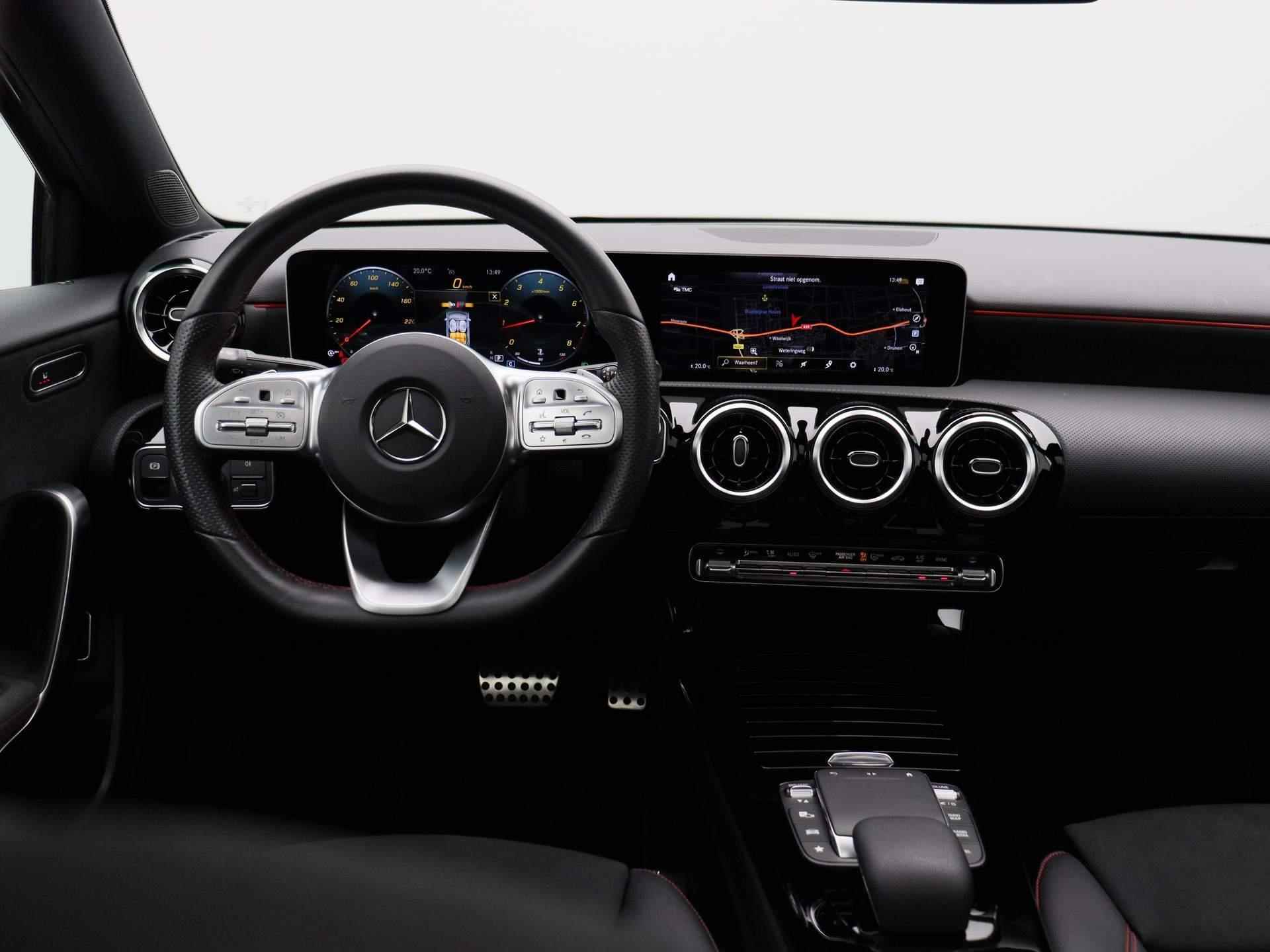 Mercedes-Benz A-klasse 180 Business Solution AMG Aut. | Panoramadak |Half-Leder | Navigatie | Camera | ECC | PDC | LMV | Schuifdak | LED | Stoelverwarming - 8/44