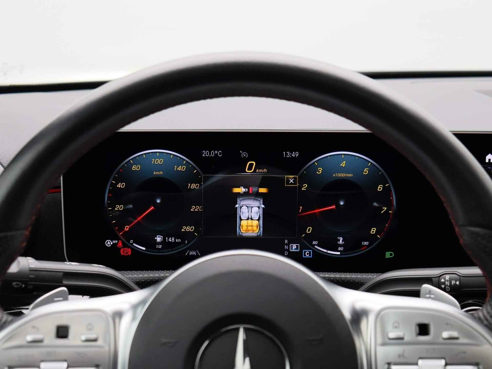Mercedes-Benz A-klasse 180 Business Solution AMG Aut. | Panoramadak |Half-Leder | Navigatie | Camera | ECC | PDC | LMV | Schuifdak | LED | Stoelverwarming - 9/44