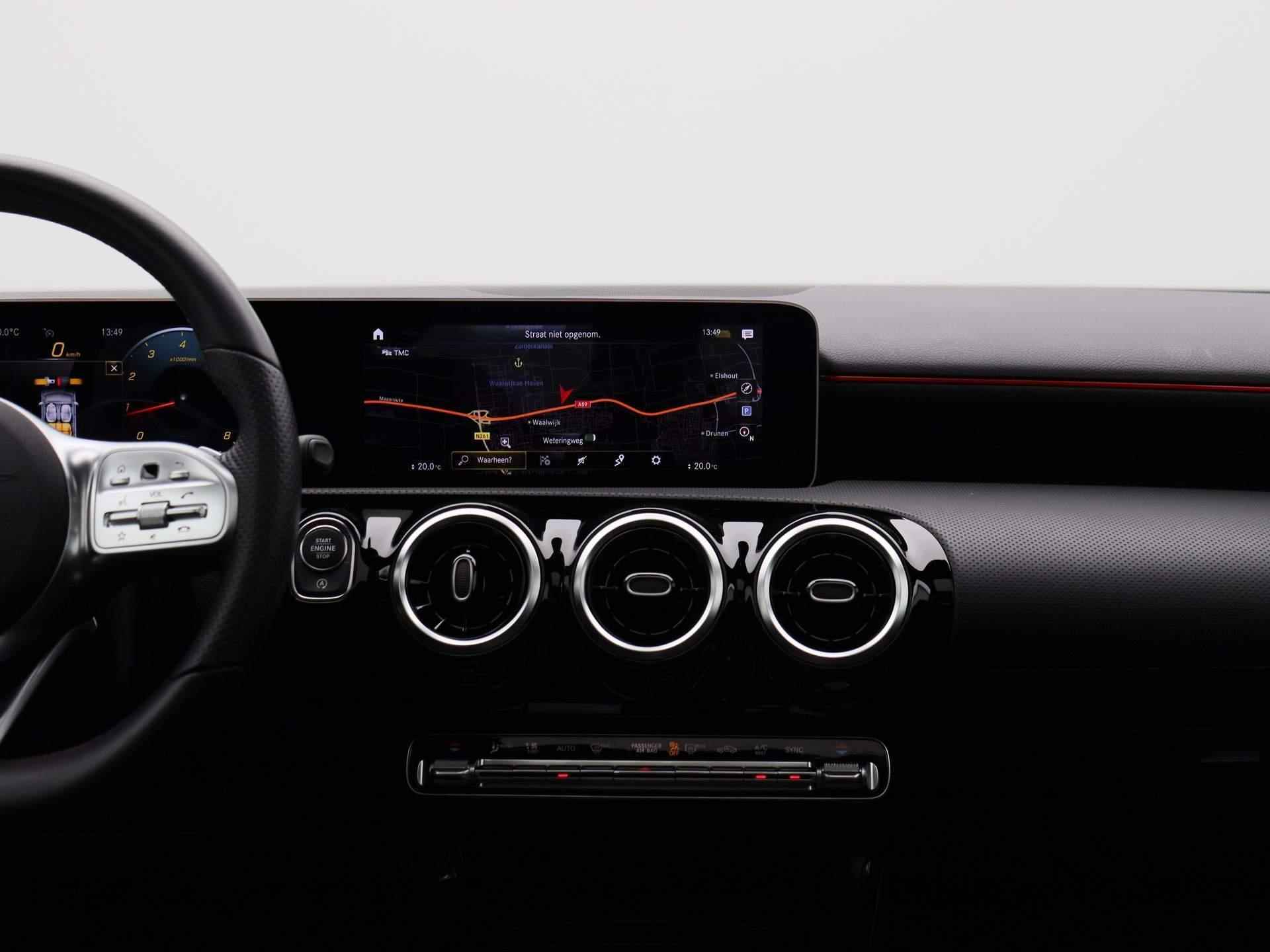 Mercedes-Benz A-klasse 180 Business Solution AMG Aut. | Panoramadak |Half-Leder | Navigatie | Camera | ECC | PDC | LMV | Schuifdak | LED | Stoelverwarming - 10/44