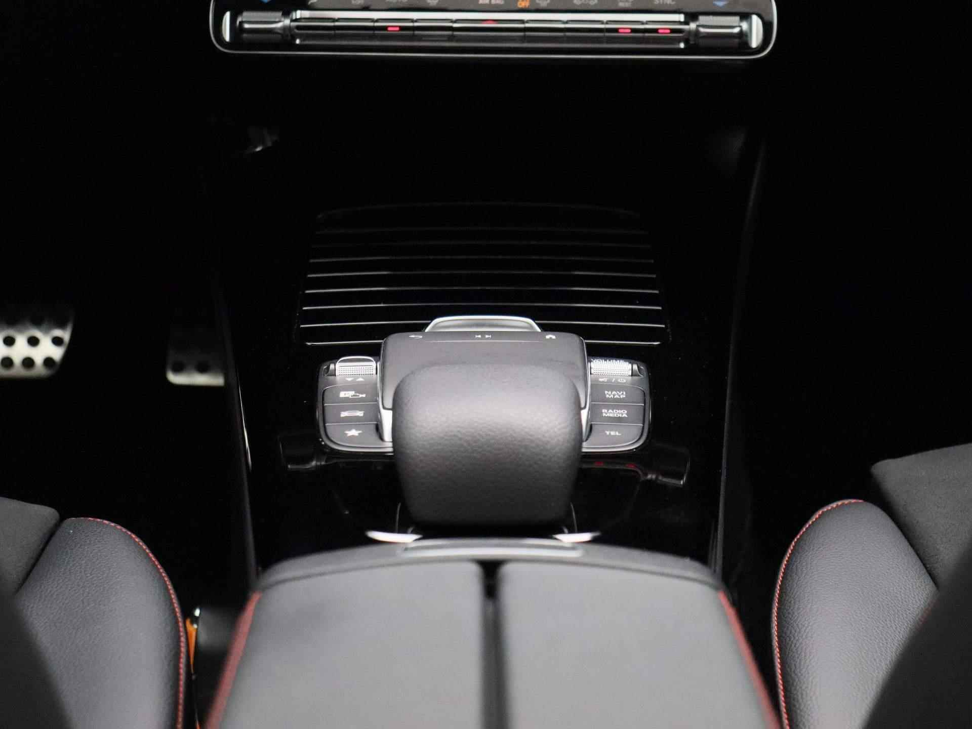 Mercedes-Benz A-klasse 180 Business Solution AMG Aut. | Panoramadak |Half-Leder | Navigatie | Camera | ECC | PDC | LMV | Schuifdak | LED | Stoelverwarming - 11/44